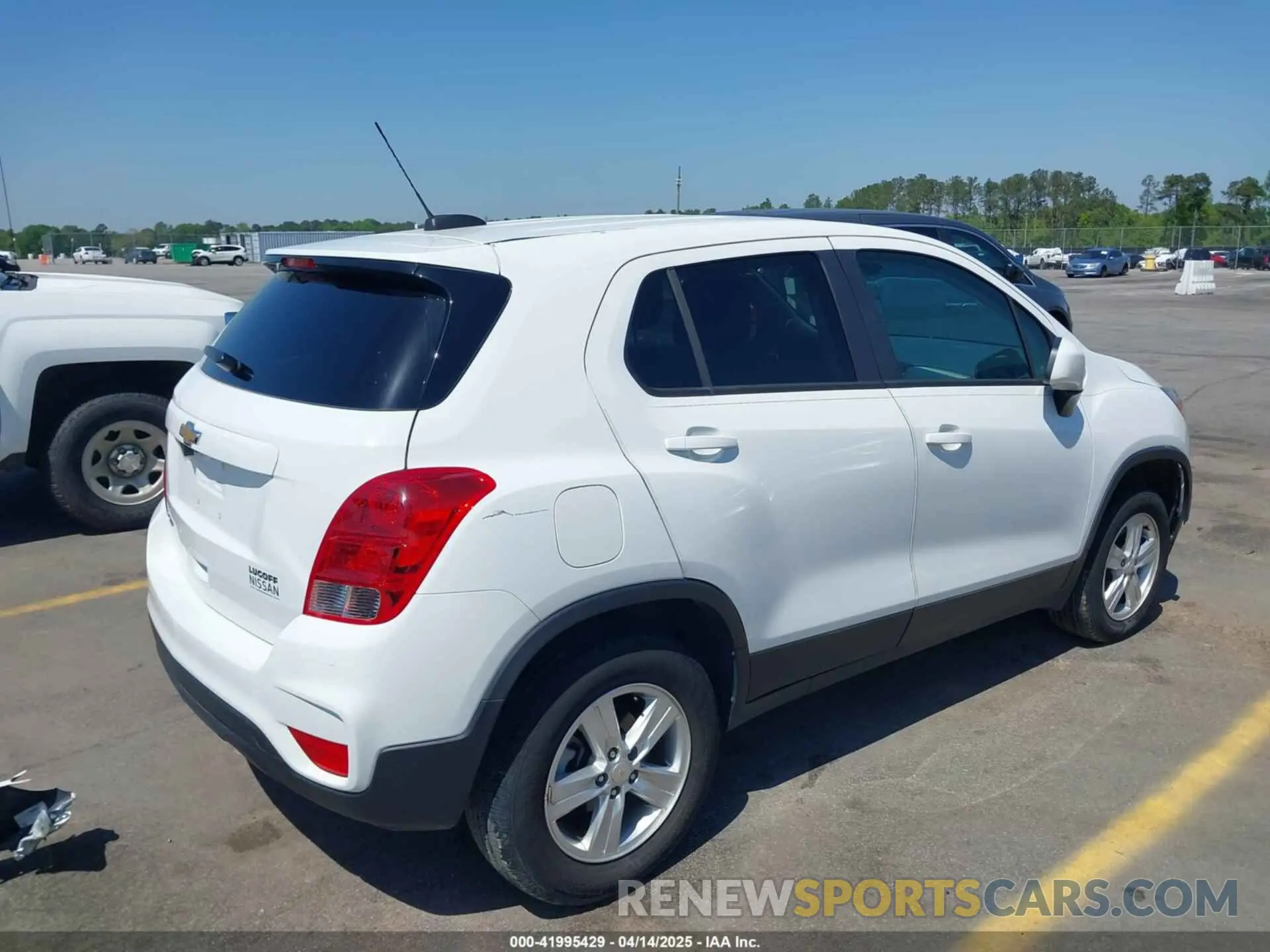 4 Photograph of a damaged car KL7CJNSM5NB544459 CHEVROLET TRAX 2022