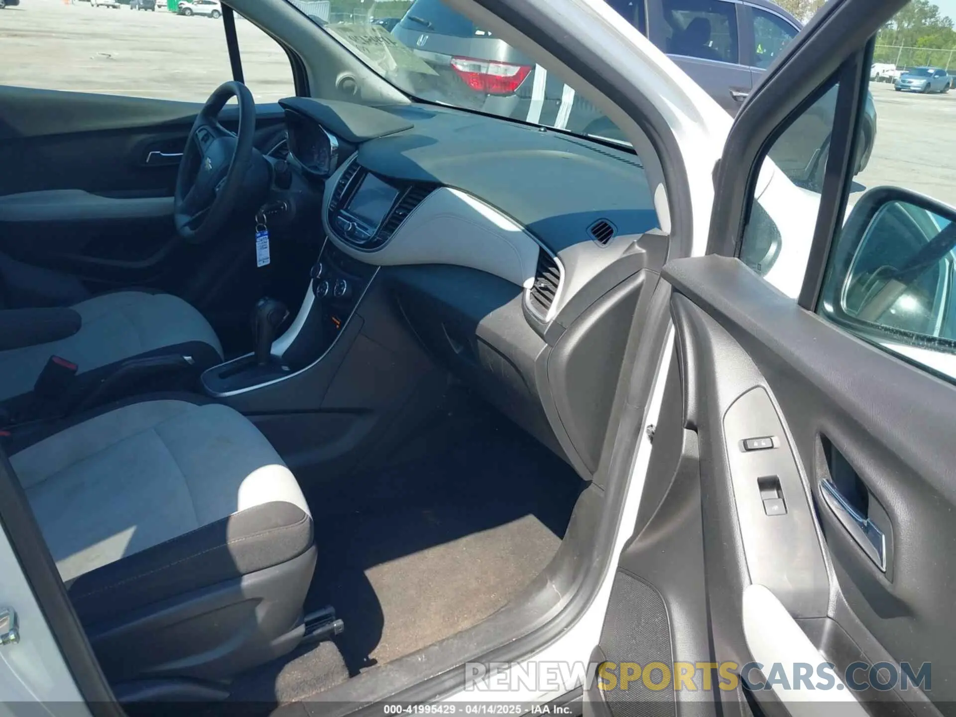 5 Photograph of a damaged car KL7CJNSM5NB544459 CHEVROLET TRAX 2022