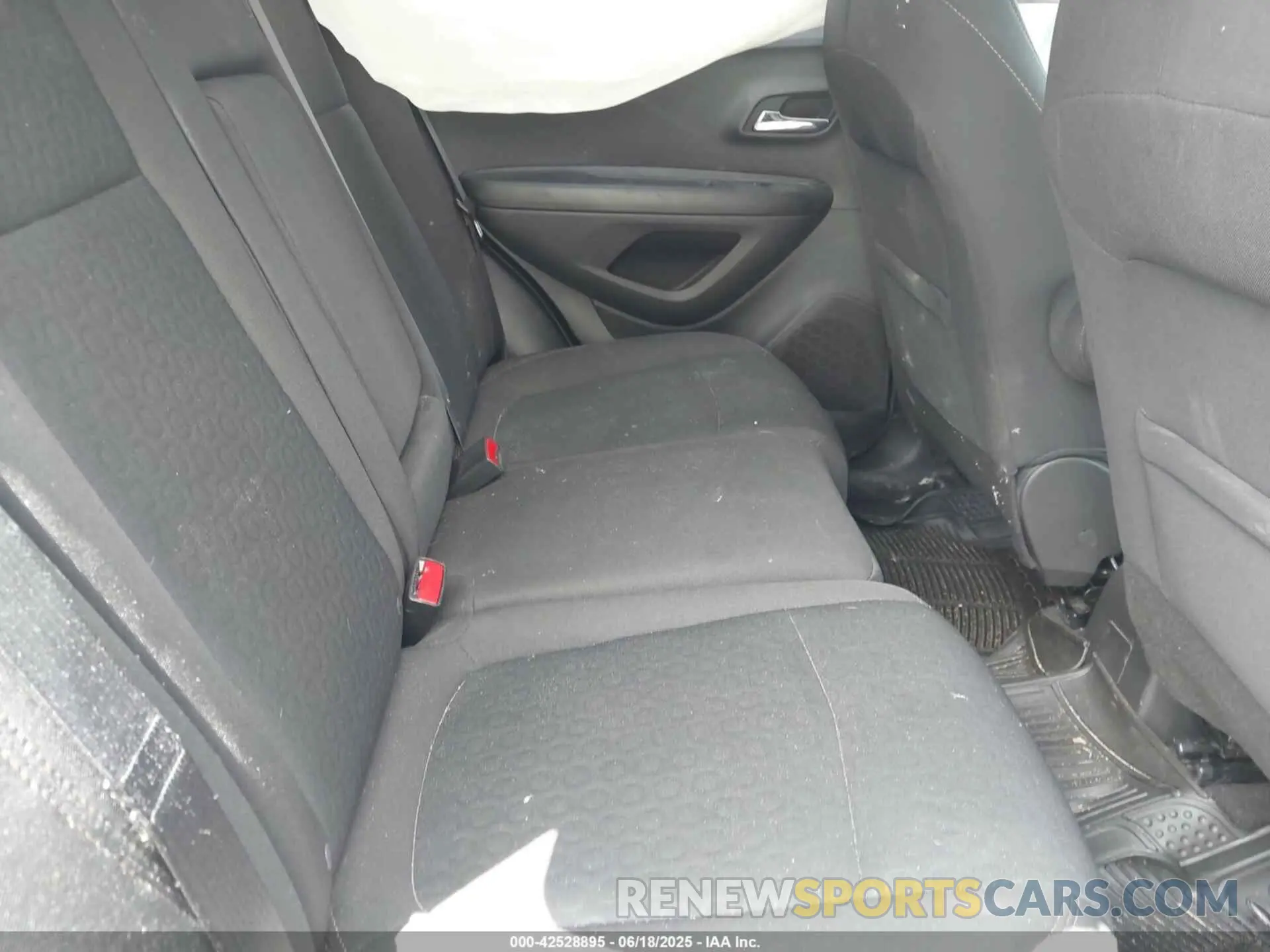 8 Photograph of a damaged car KL7CJNSM7NB550862 CHEVROLET TRAX 2022