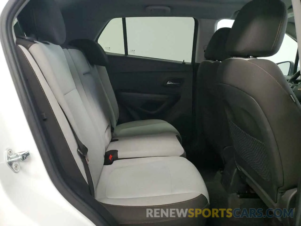 11 Photograph of a damaged car KL7CJNSM9NB512209 CHEVROLET TRAX 2022