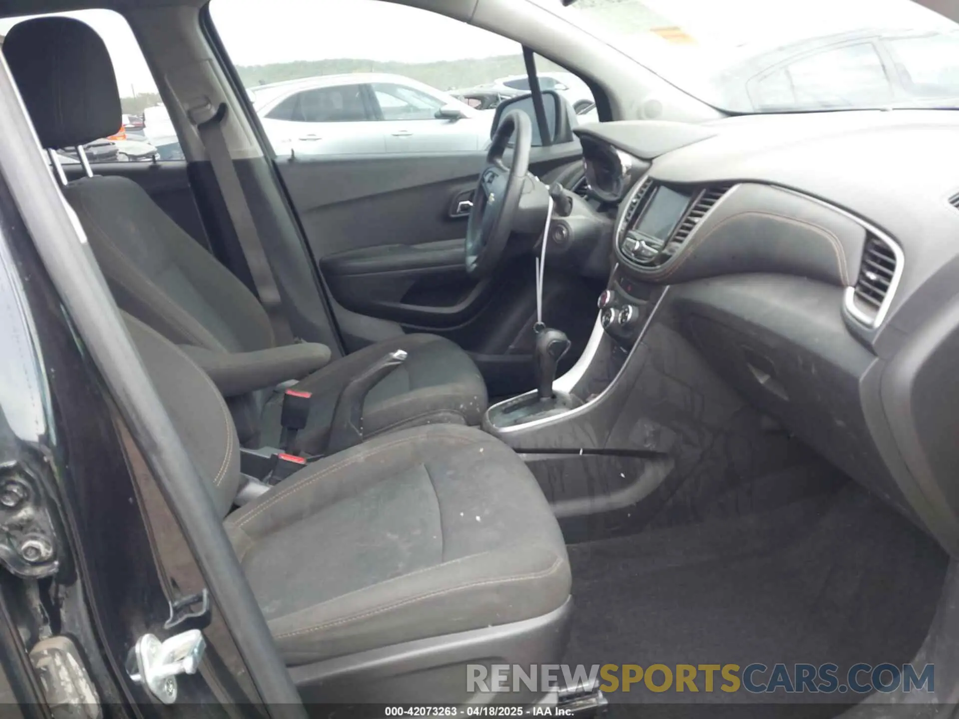5 Photograph of a damaged car KL7CJNSMXNB503258 CHEVROLET TRAX 2022