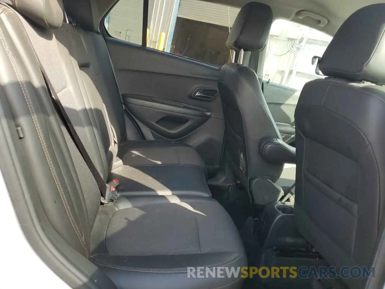 11 Photograph of a damaged car KL7CJPSM0NB516404 CHEVROLET TRAX 2022