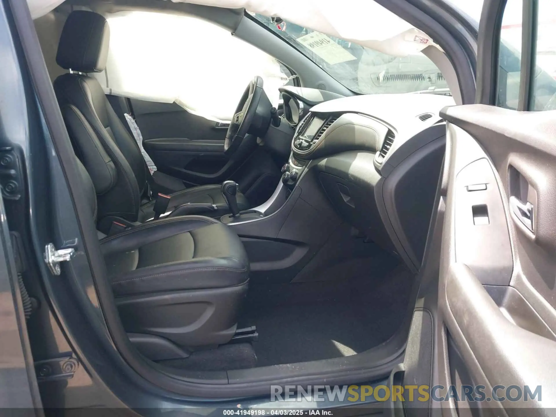 5 Photograph of a damaged car KL7CJPSM0NB528858 CHEVROLET TRAX 2022