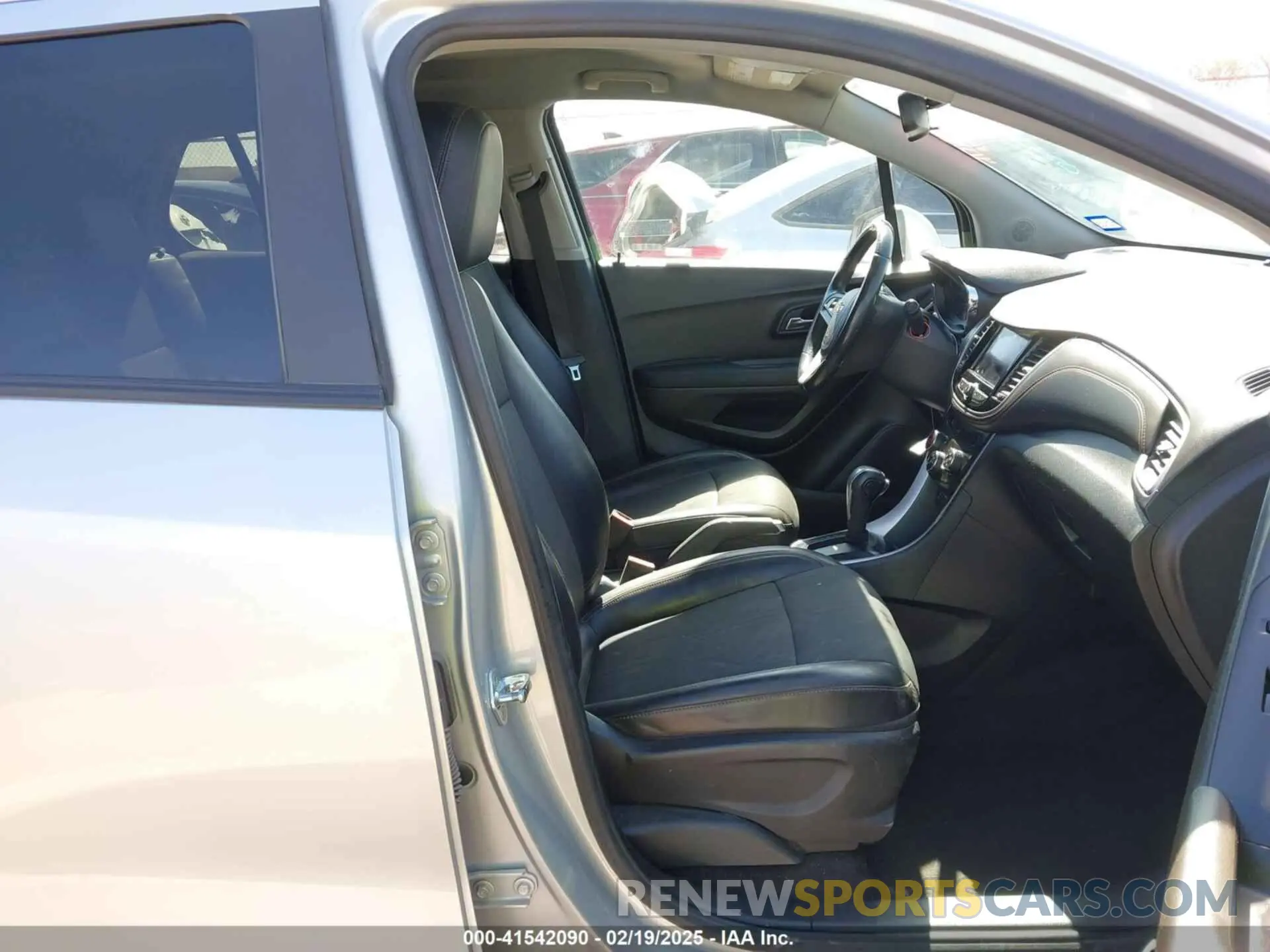 5 Photograph of a damaged car KL7CJPSM0NB561407 CHEVROLET TRAX 2022