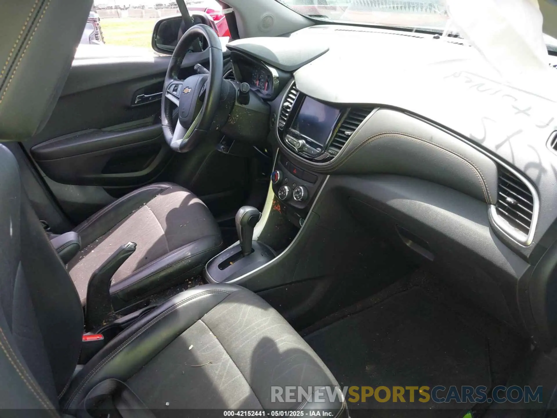 5 Photograph of a damaged car KL7CJPSM0NB567420 CHEVROLET TRAX 2022