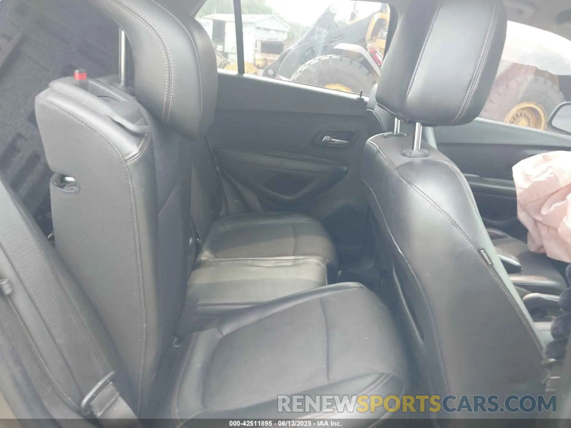 8 Photograph of a damaged car KL7CJPSM1NB524916 CHEVROLET TRAX 2022