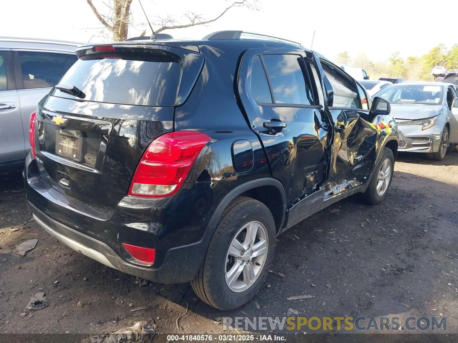 4 Photograph of a damaged car KL7CJPSM1NB565966 CHEVROLET TRAX 2022