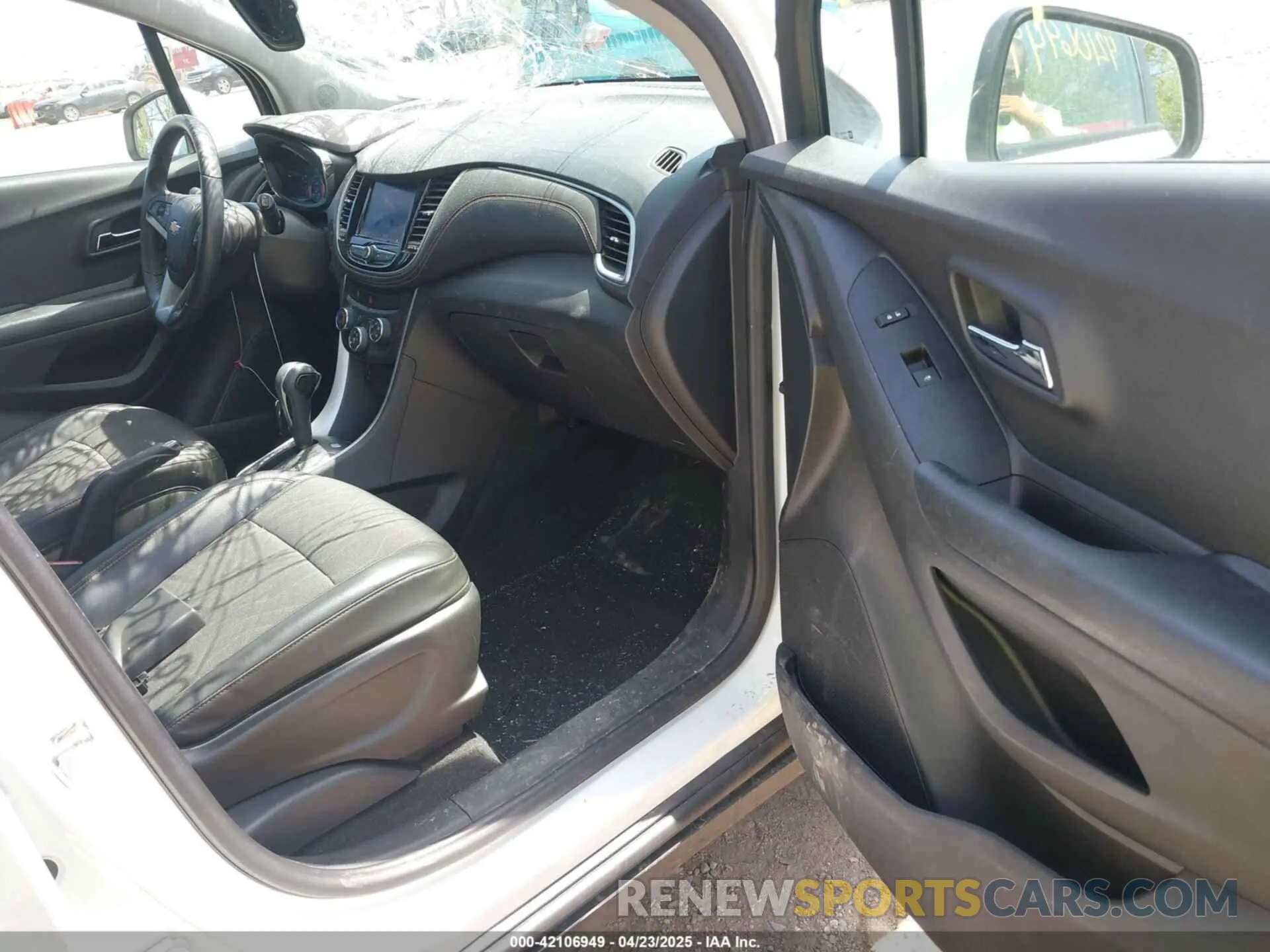 5 Photograph of a damaged car KL7CJPSM1NB569189 CHEVROLET TRAX 2022