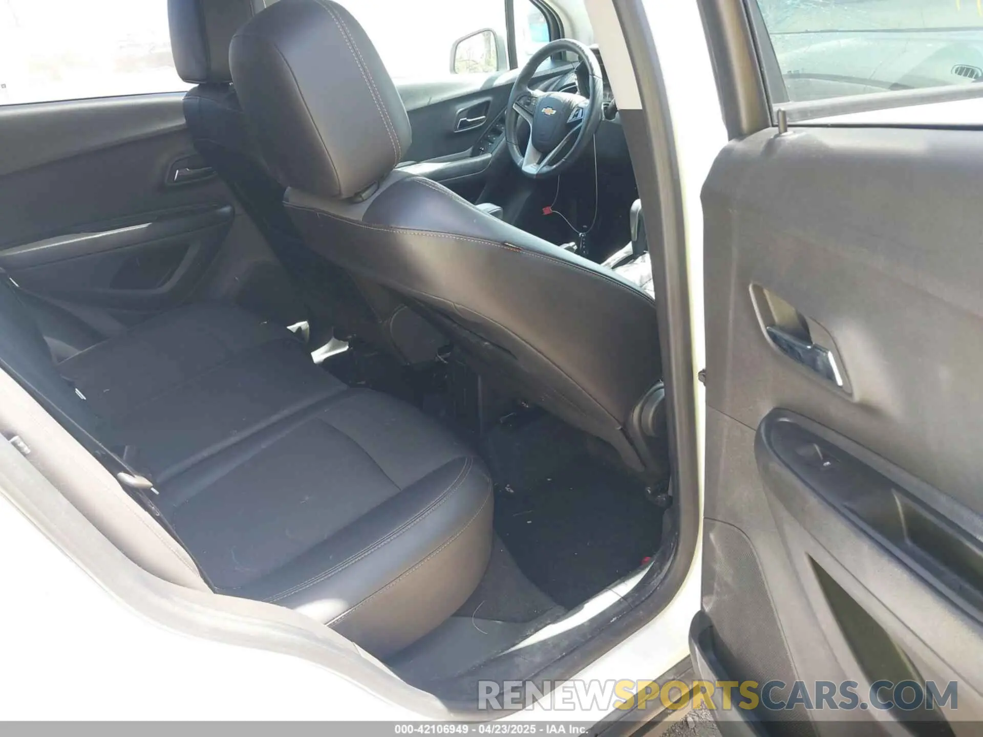 8 Photograph of a damaged car KL7CJPSM1NB569189 CHEVROLET TRAX 2022