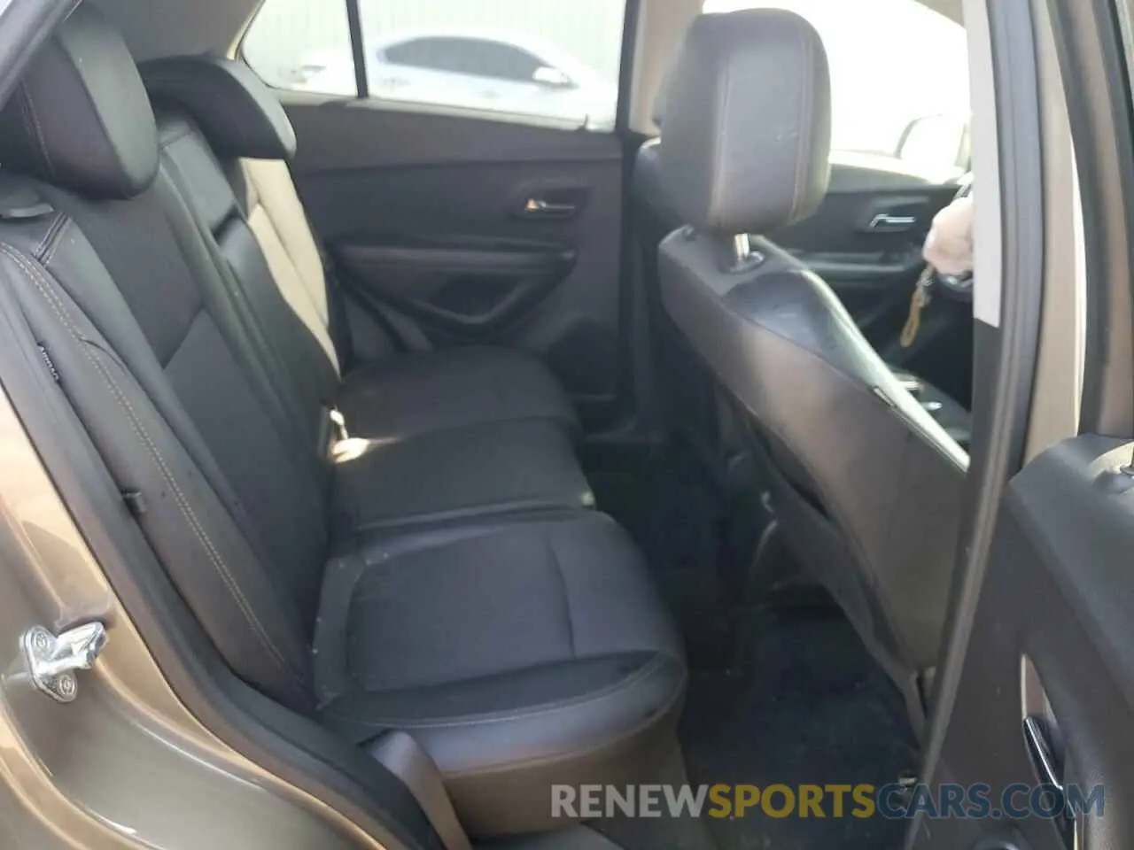 11 Photograph of a damaged car KL7CJPSM2NB530112 CHEVROLET TRAX 2022