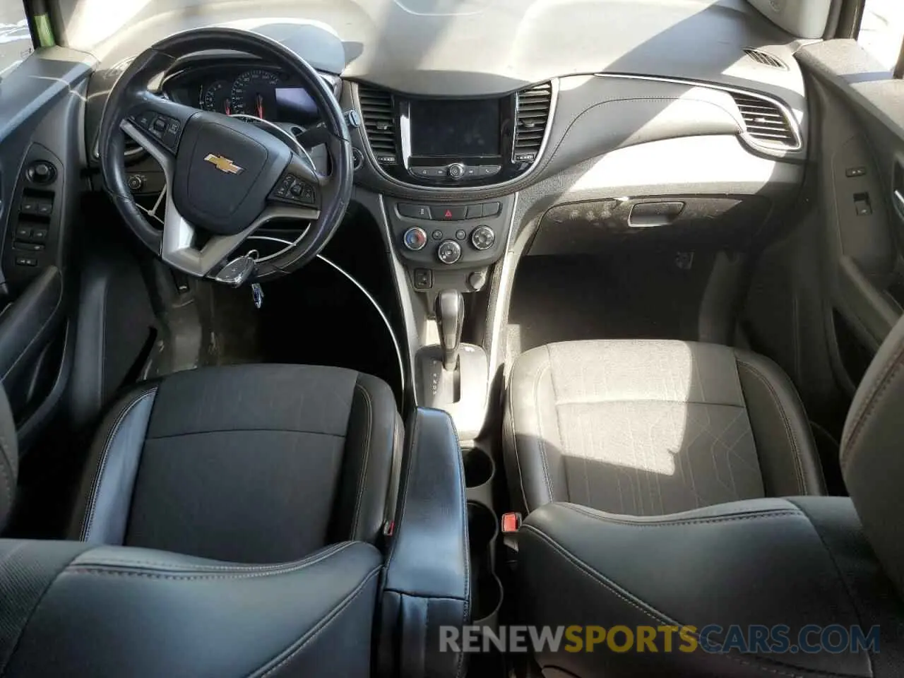 8 Photograph of a damaged car KL7CJPSM2NB540915 CHEVROLET TRAX 2022