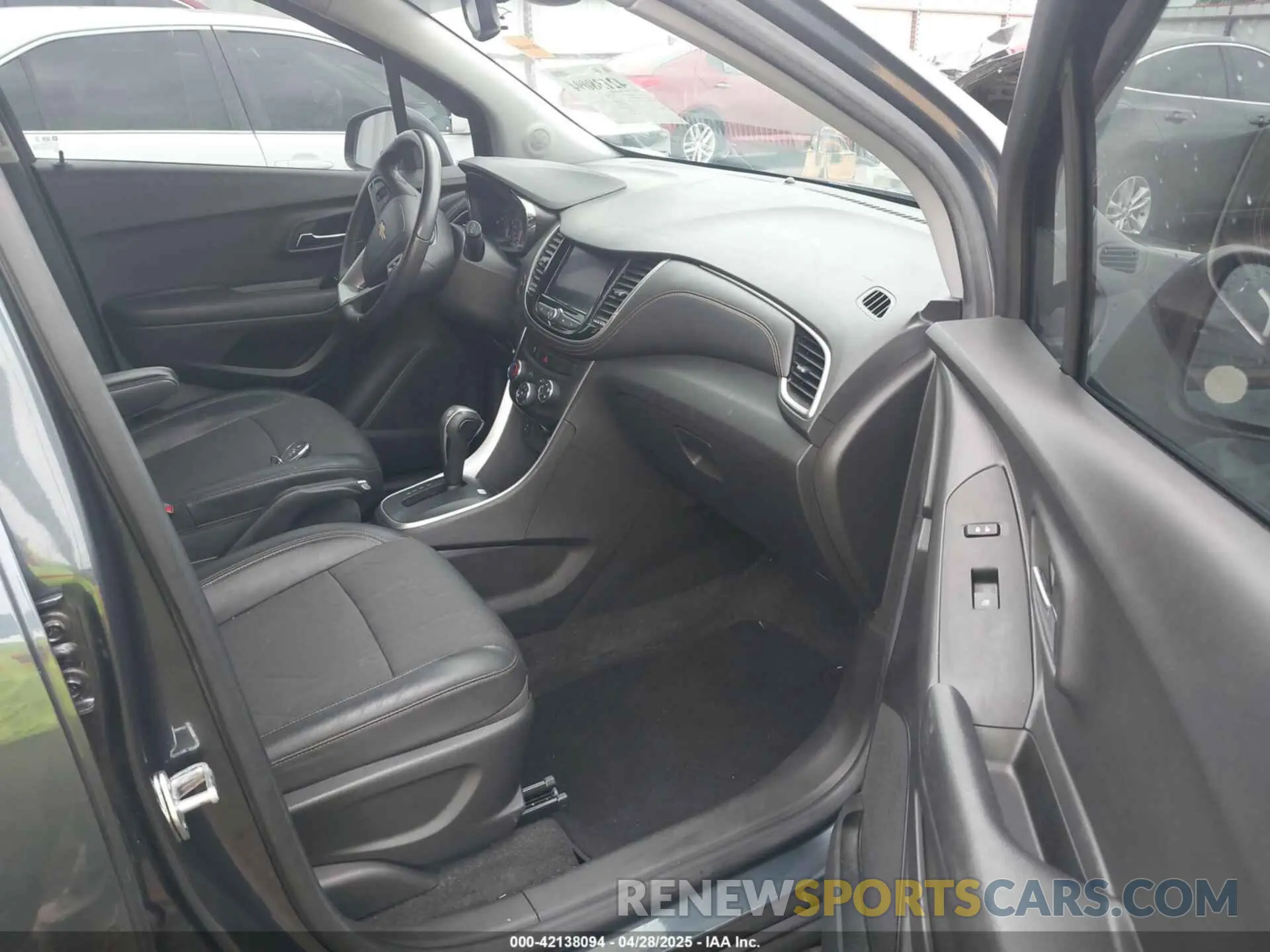 5 Photograph of a damaged car KL7CJPSM3NB506658 CHEVROLET TRAX 2022