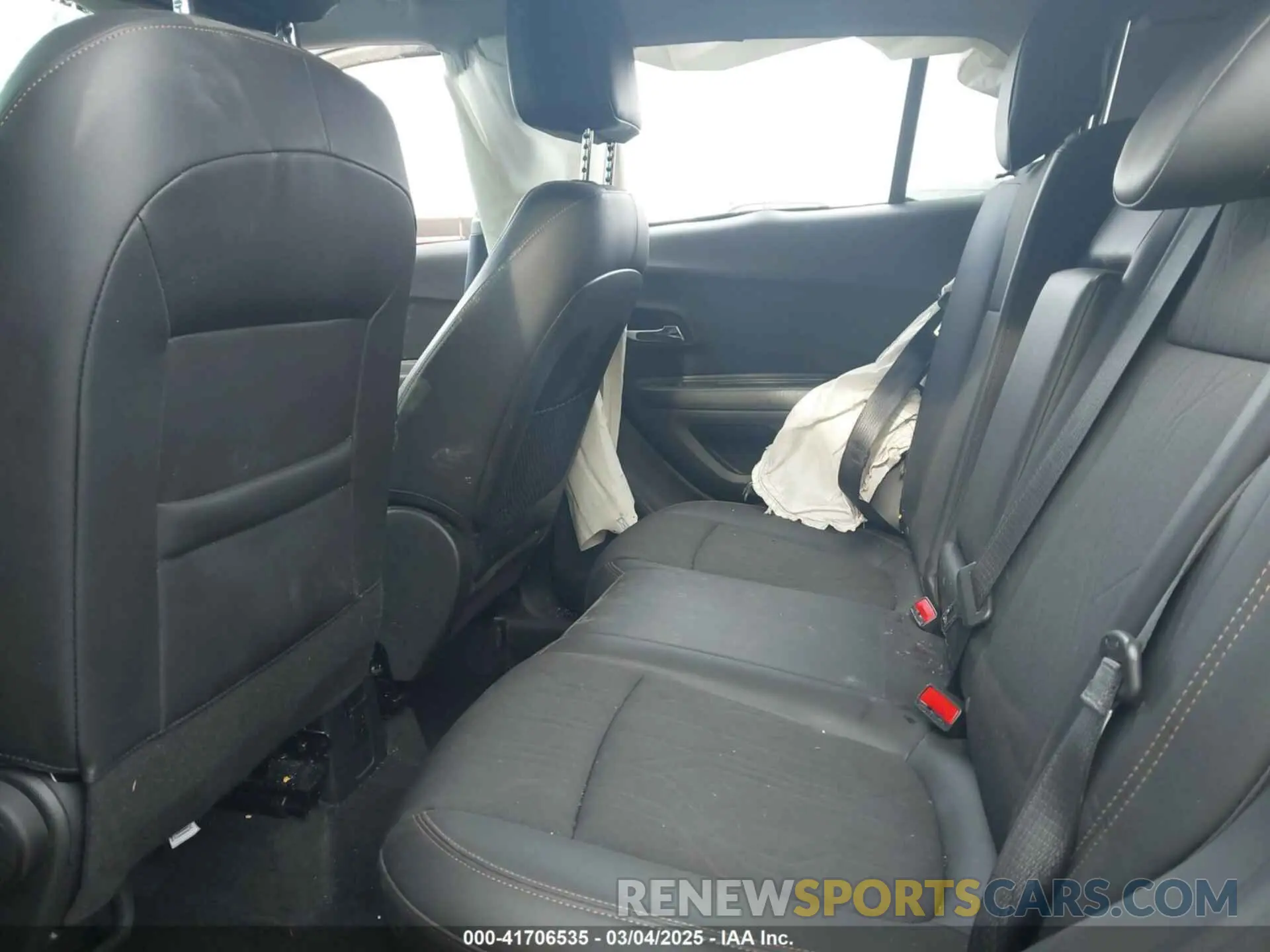 8 Photograph of a damaged car KL7CJPSM4NB534680 CHEVROLET TRAX 2022