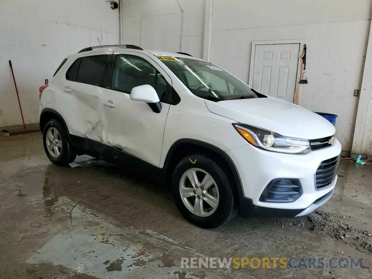 4 Photograph of a damaged car KL7CJPSM4NB540253 CHEVROLET TRAX 2022