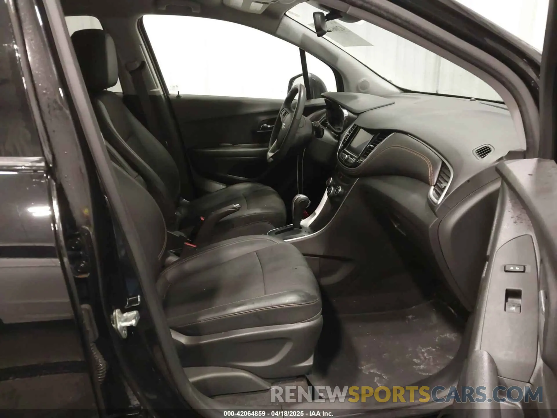 5 Photograph of a damaged car KL7CJPSM5NB540262 CHEVROLET TRAX 2022