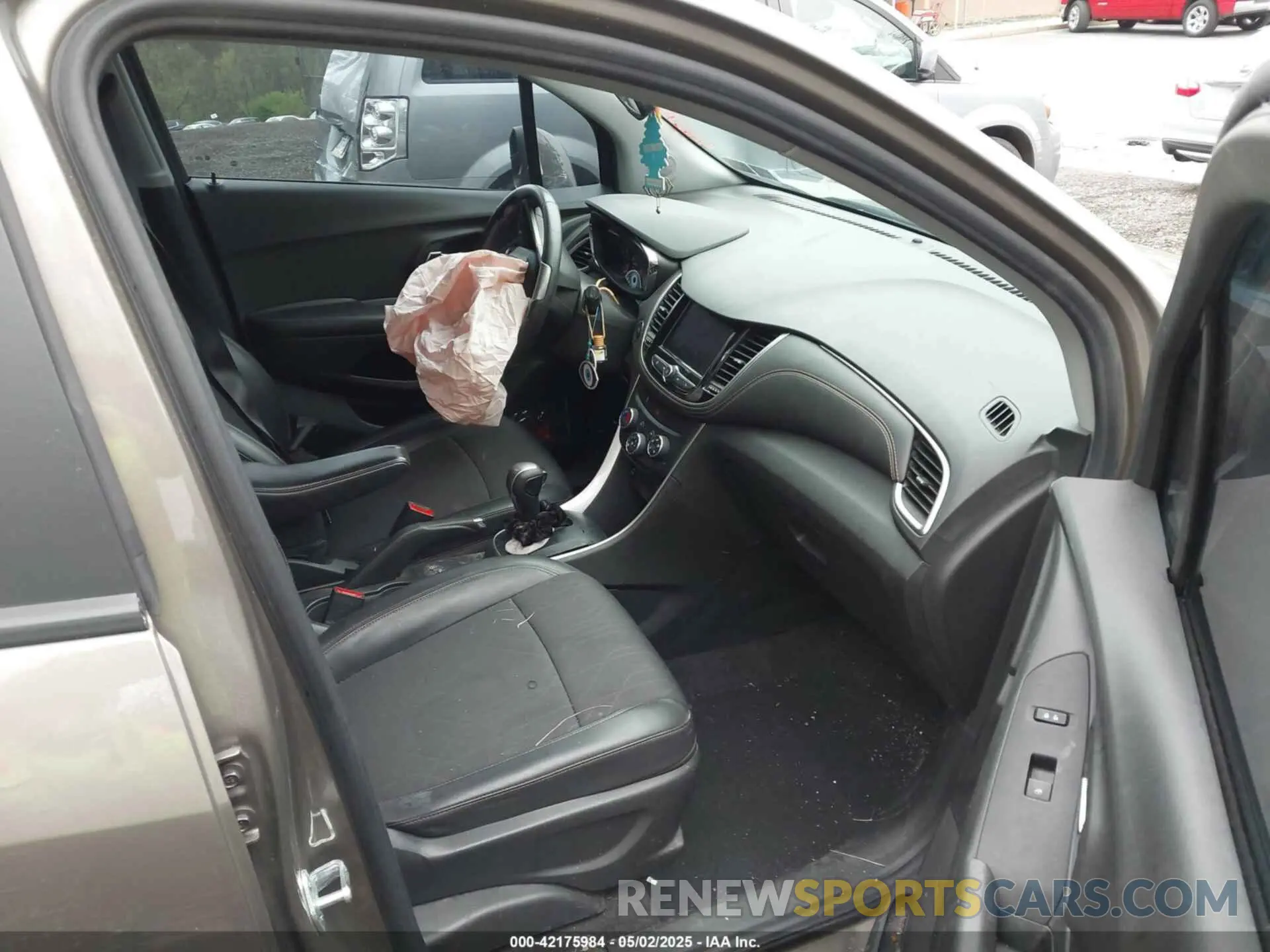 5 Photograph of a damaged car KL7CJPSM7NB541431 CHEVROLET TRAX 2022