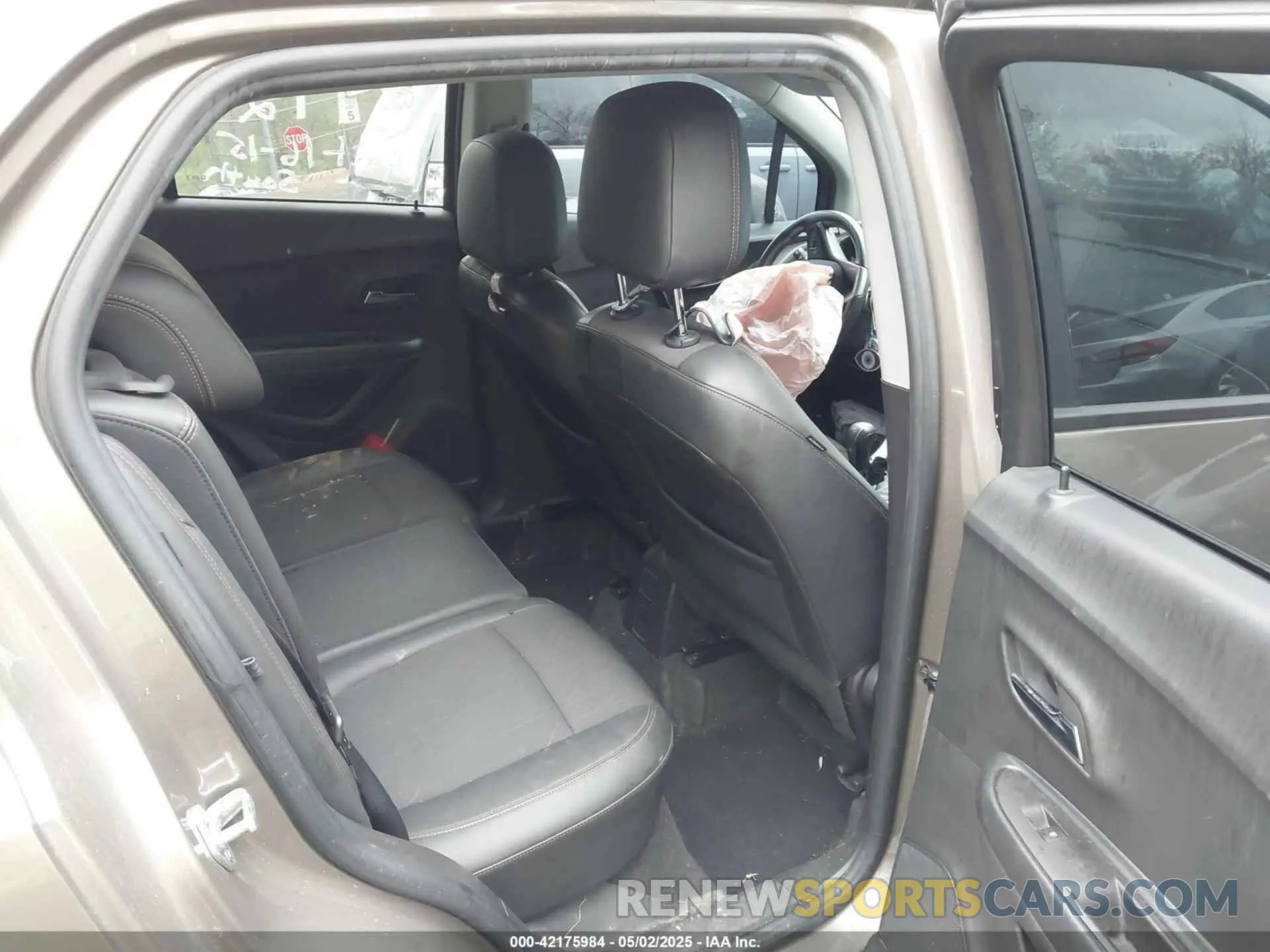 8 Photograph of a damaged car KL7CJPSM7NB541431 CHEVROLET TRAX 2022