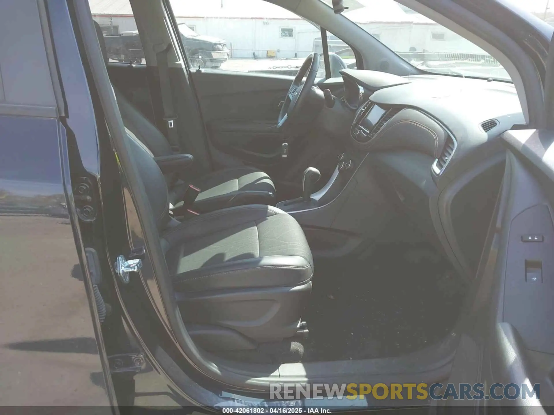 5 Photograph of a damaged car KL7CJPSM7NB568709 CHEVROLET TRAX 2022