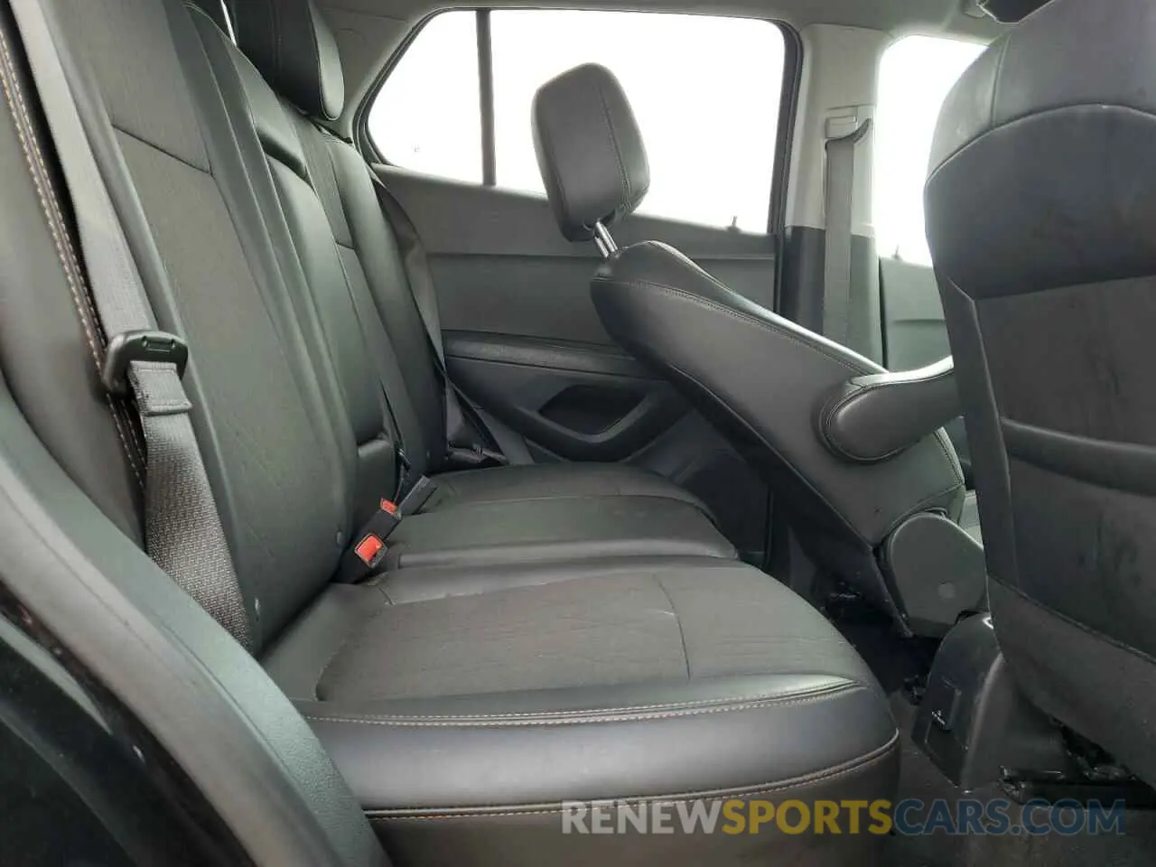 11 Photograph of a damaged car KL7CJPSM8NB506199 CHEVROLET TRAX 2022