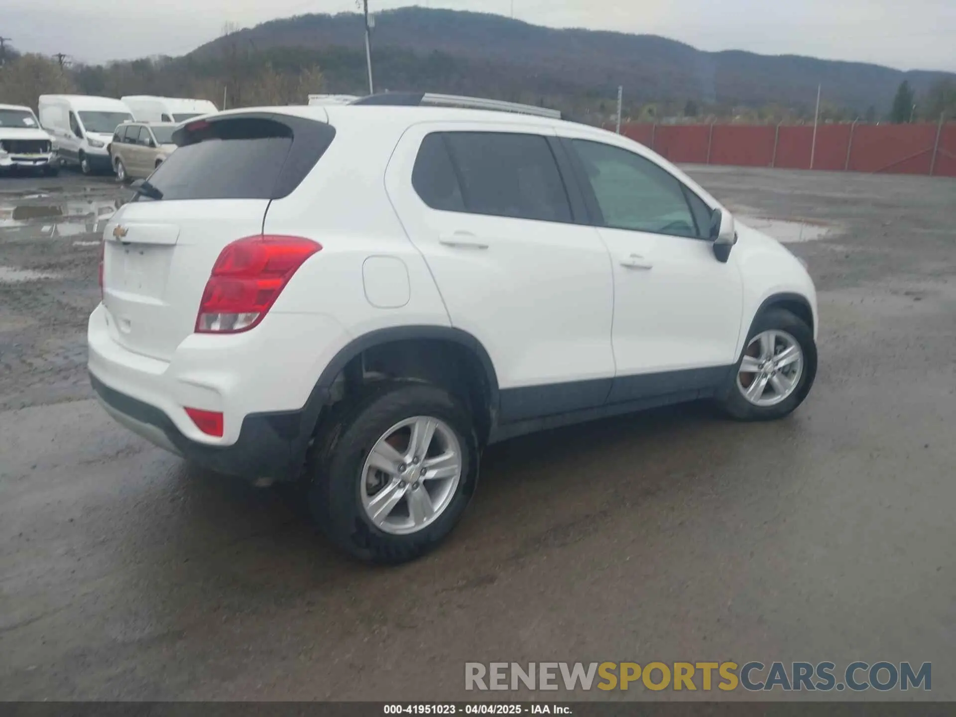 4 Photograph of a damaged car KL7CJPSM8NB563745 CHEVROLET TRAX 2022