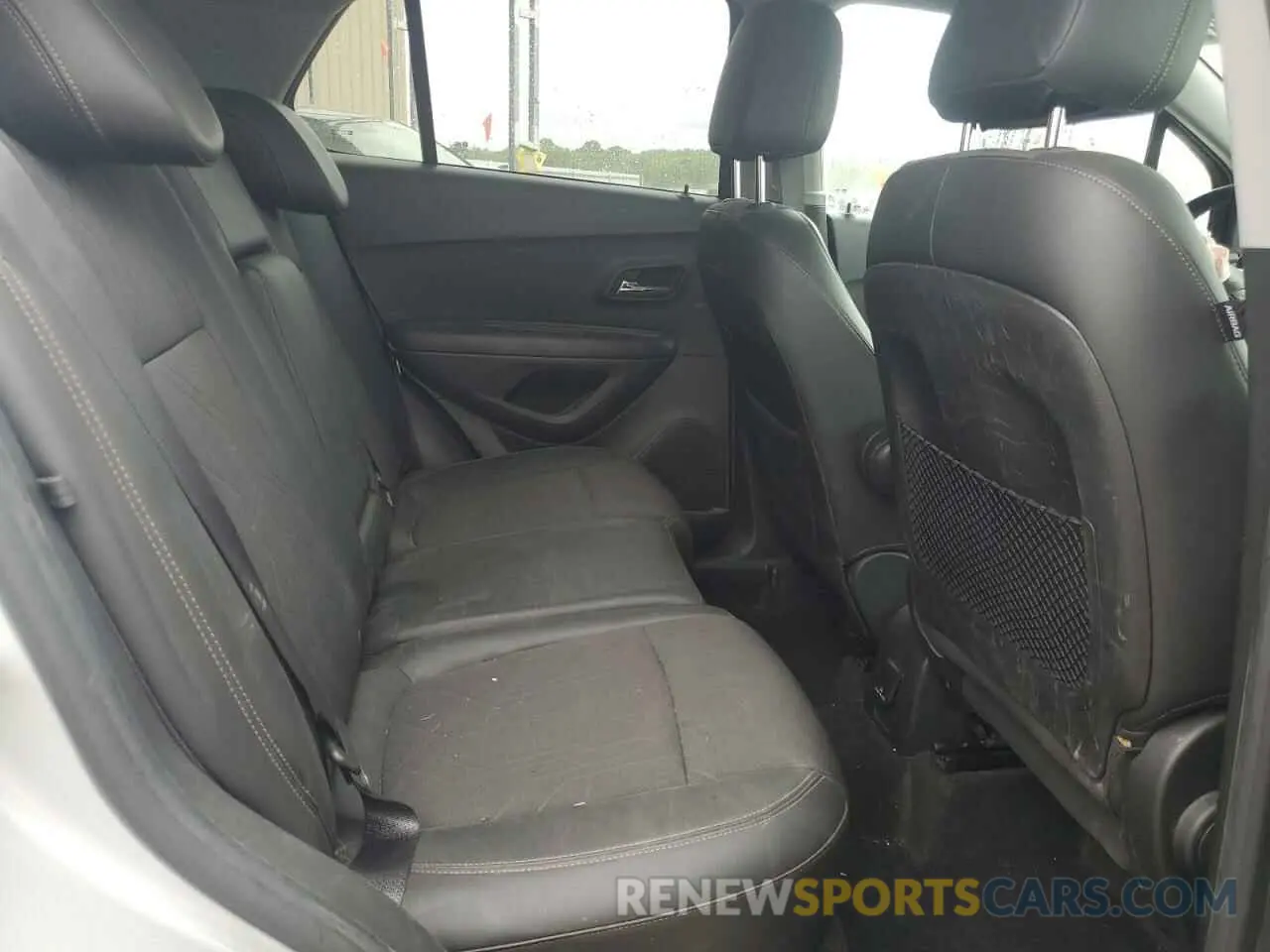 11 Photograph of a damaged car KL7CJPSM9NB532584 CHEVROLET TRAX 2022
