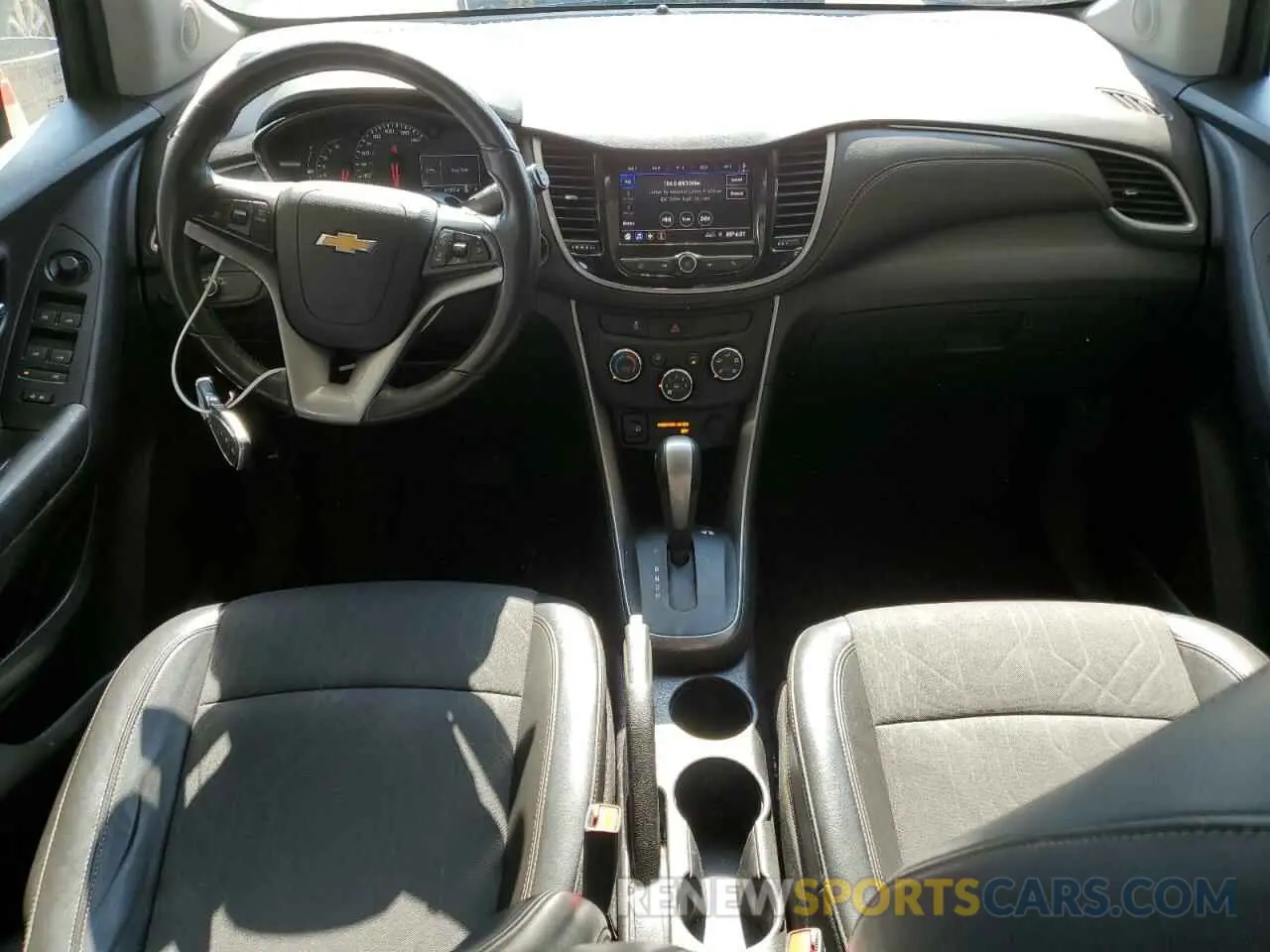 8 Photograph of a damaged car KL7CJPSM9NB534903 CHEVROLET TRAX 2022