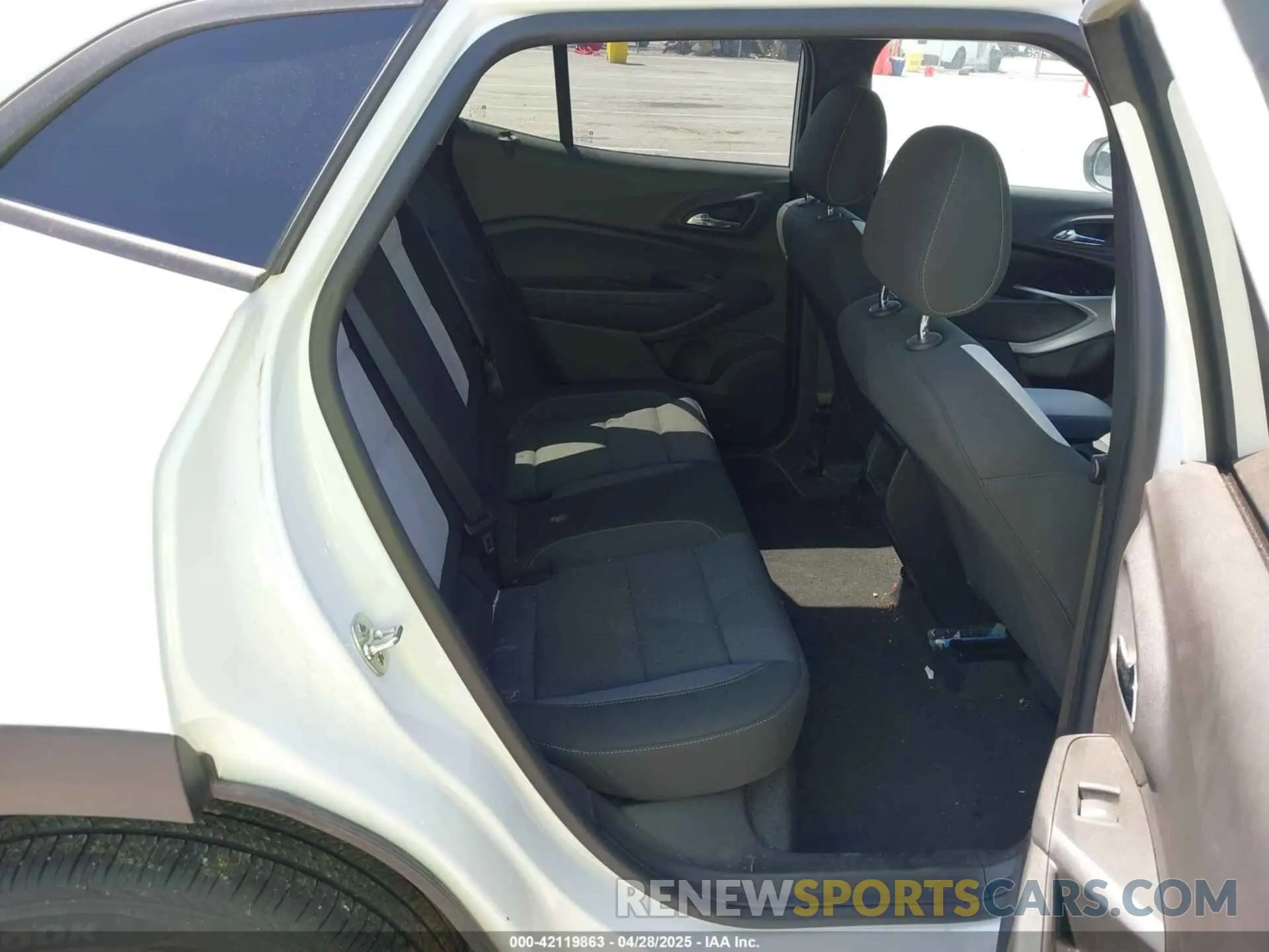 8 Photograph of a damaged car KL77LFE21RC140053 CHEVROLET TRAX 2024