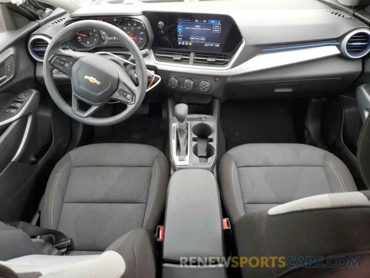8 Photograph of a damaged car KL77LFE21RC161632 CHEVROLET TRAX 2024