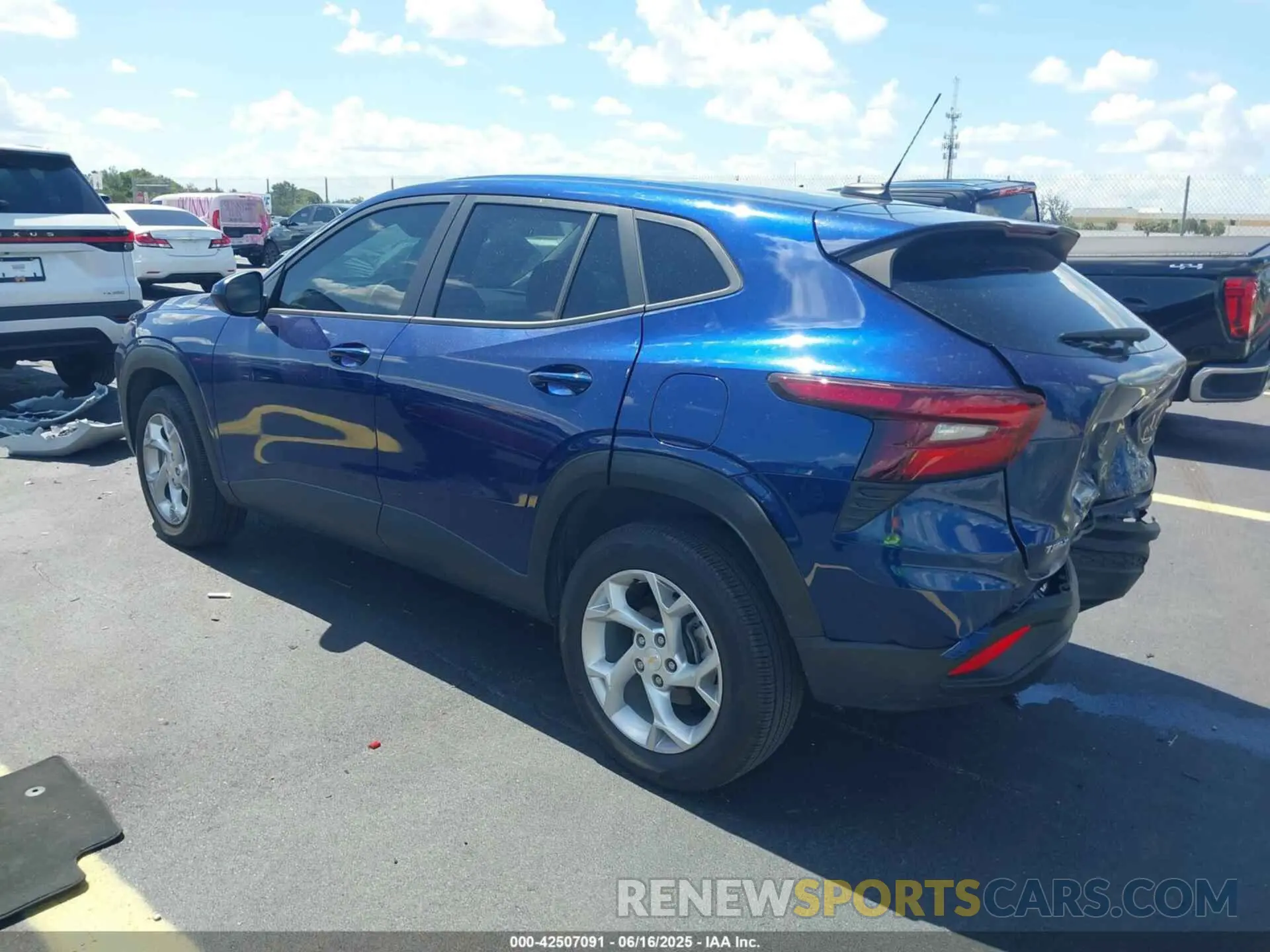 3 Photograph of a damaged car KL77LFE21RC162568 CHEVROLET TRAX 2024