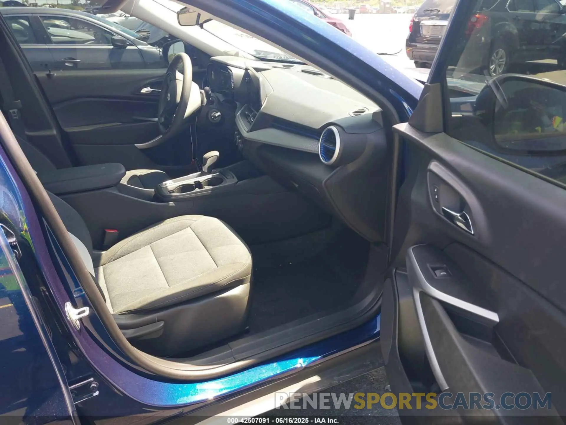 5 Photograph of a damaged car KL77LFE21RC162568 CHEVROLET TRAX 2024