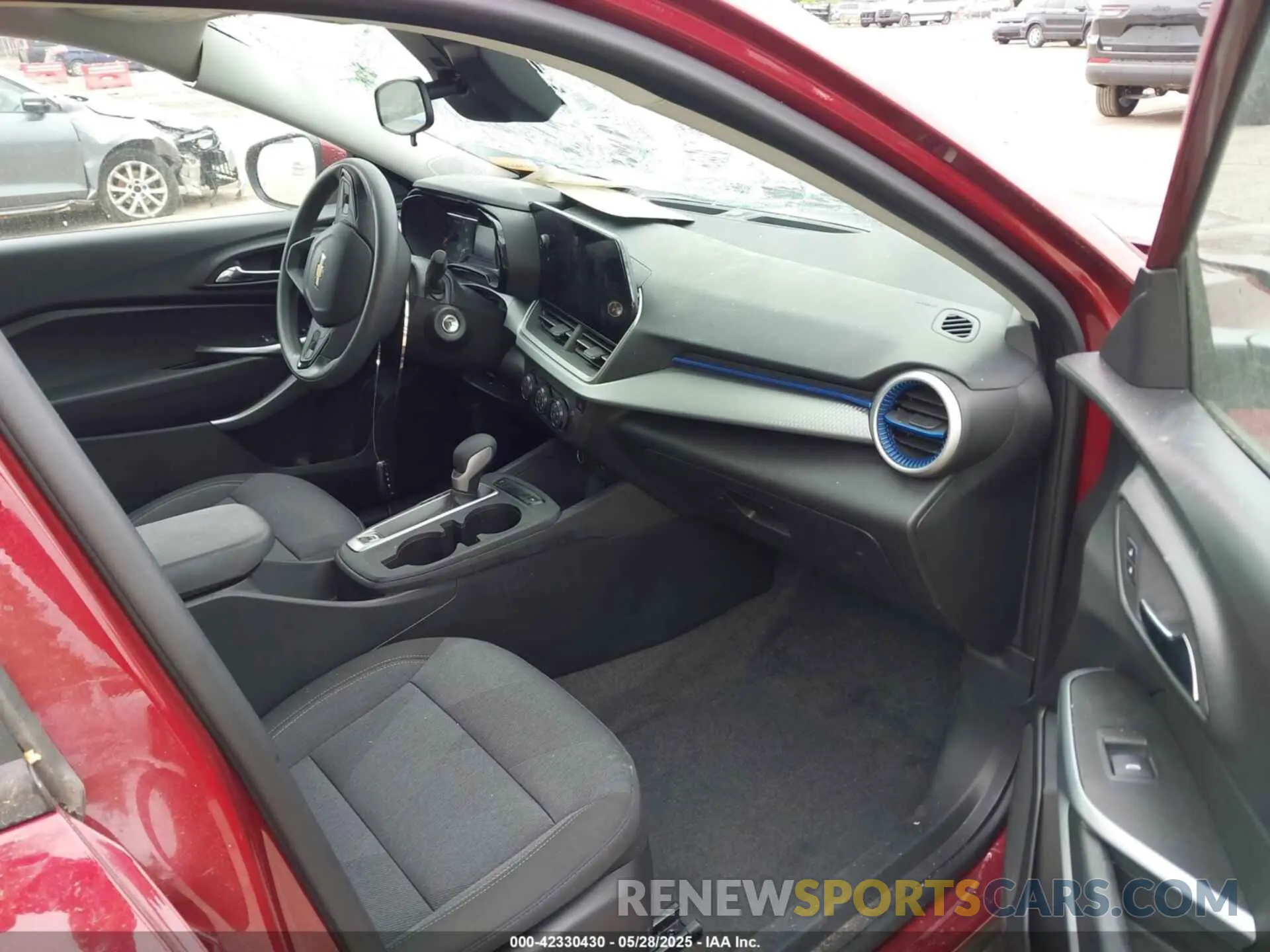 5 Photograph of a damaged car KL77LFE21RC229542 CHEVROLET TRAX 2024