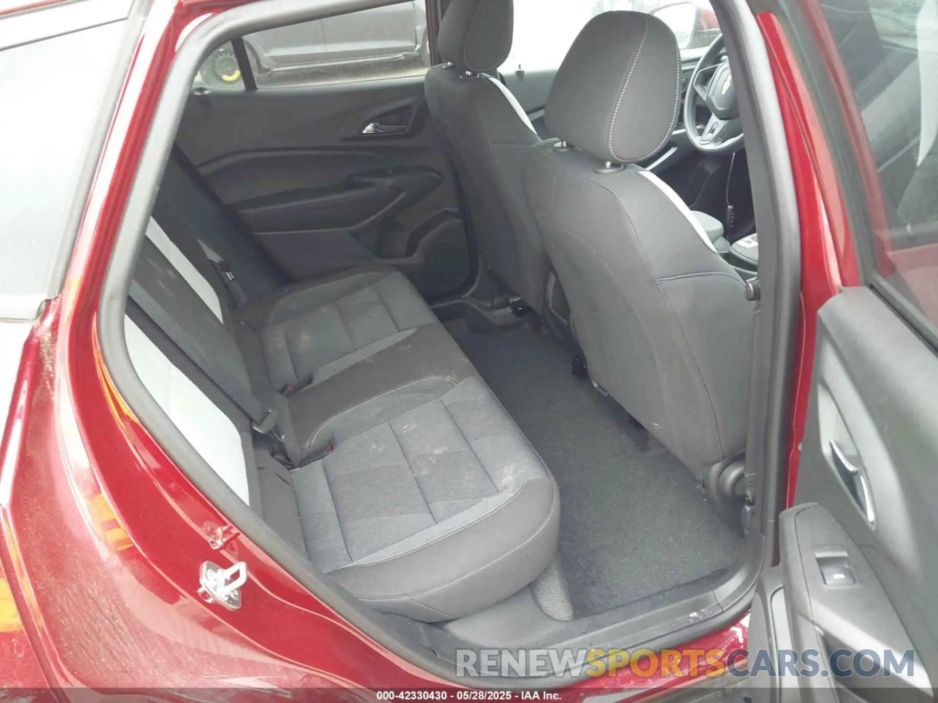 8 Photograph of a damaged car KL77LFE21RC229542 CHEVROLET TRAX 2024