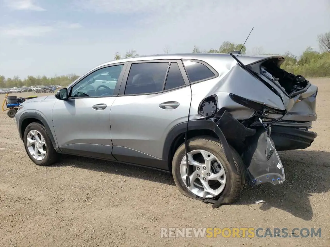 2 Photograph of a damaged car KL77LFE22RC041760 CHEVROLET TRAX 2024