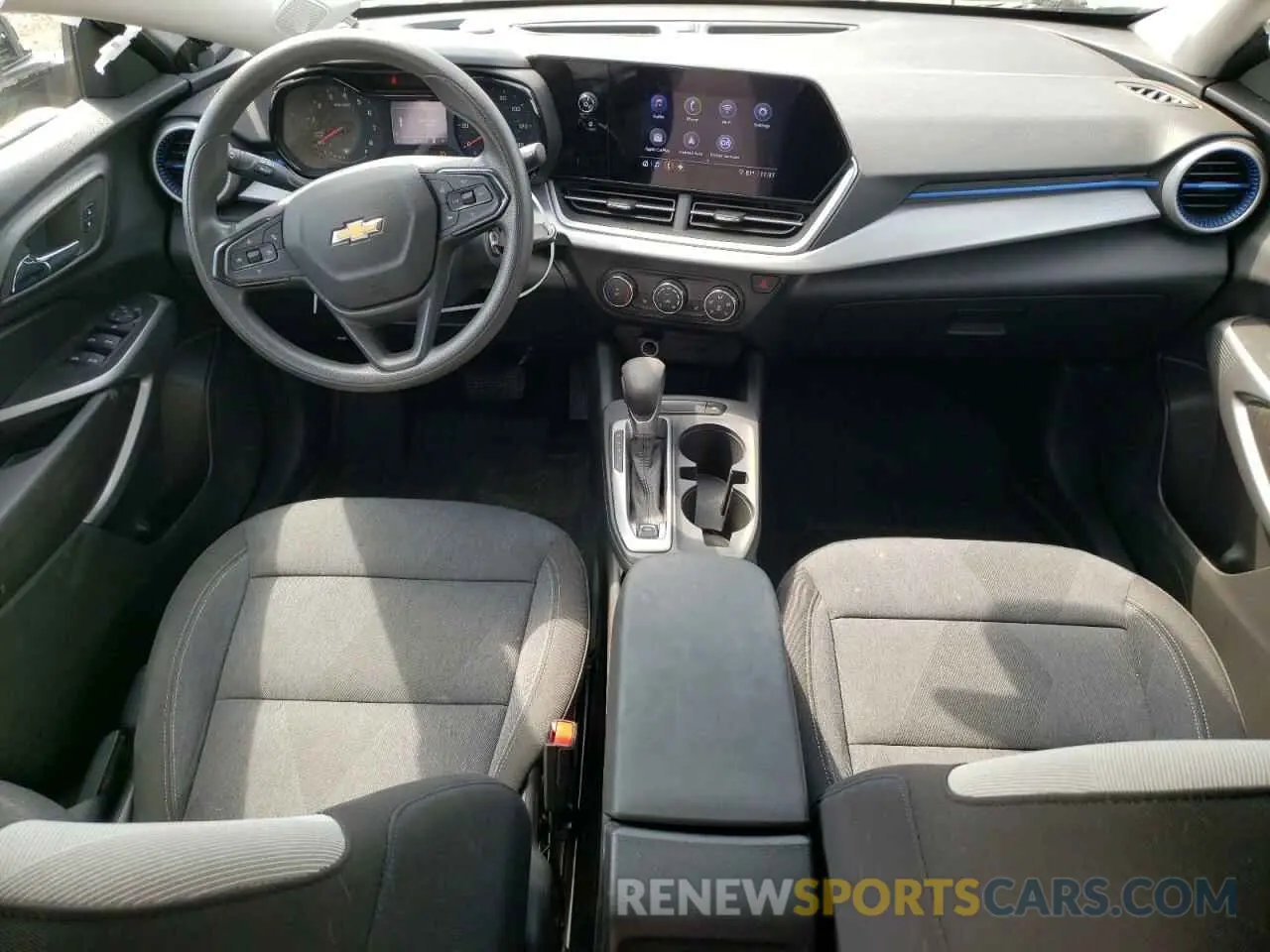 8 Photograph of a damaged car KL77LFE22RC041760 CHEVROLET TRAX 2024