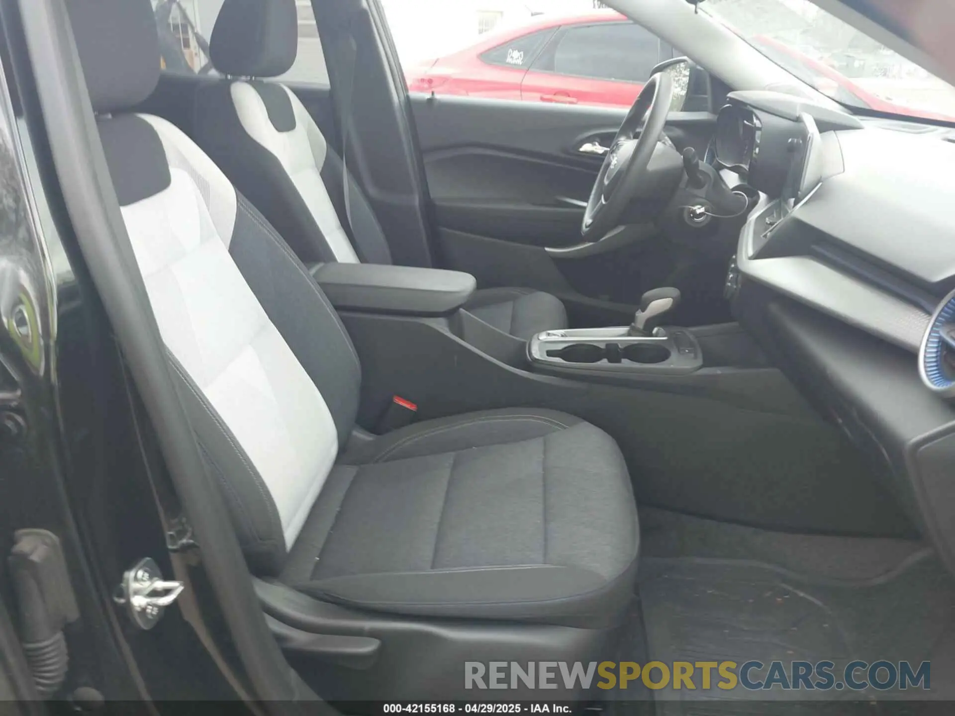5 Photograph of a damaged car KL77LFE22RC073575 CHEVROLET TRAX 2024