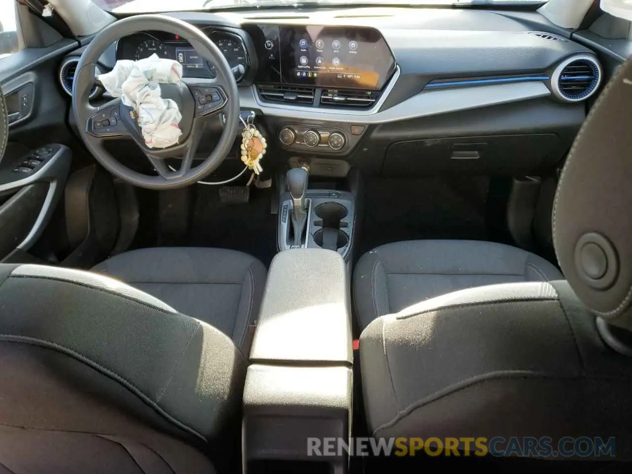 8 Photograph of a damaged car KL77LFE22RC135797 CHEVROLET TRAX 2024