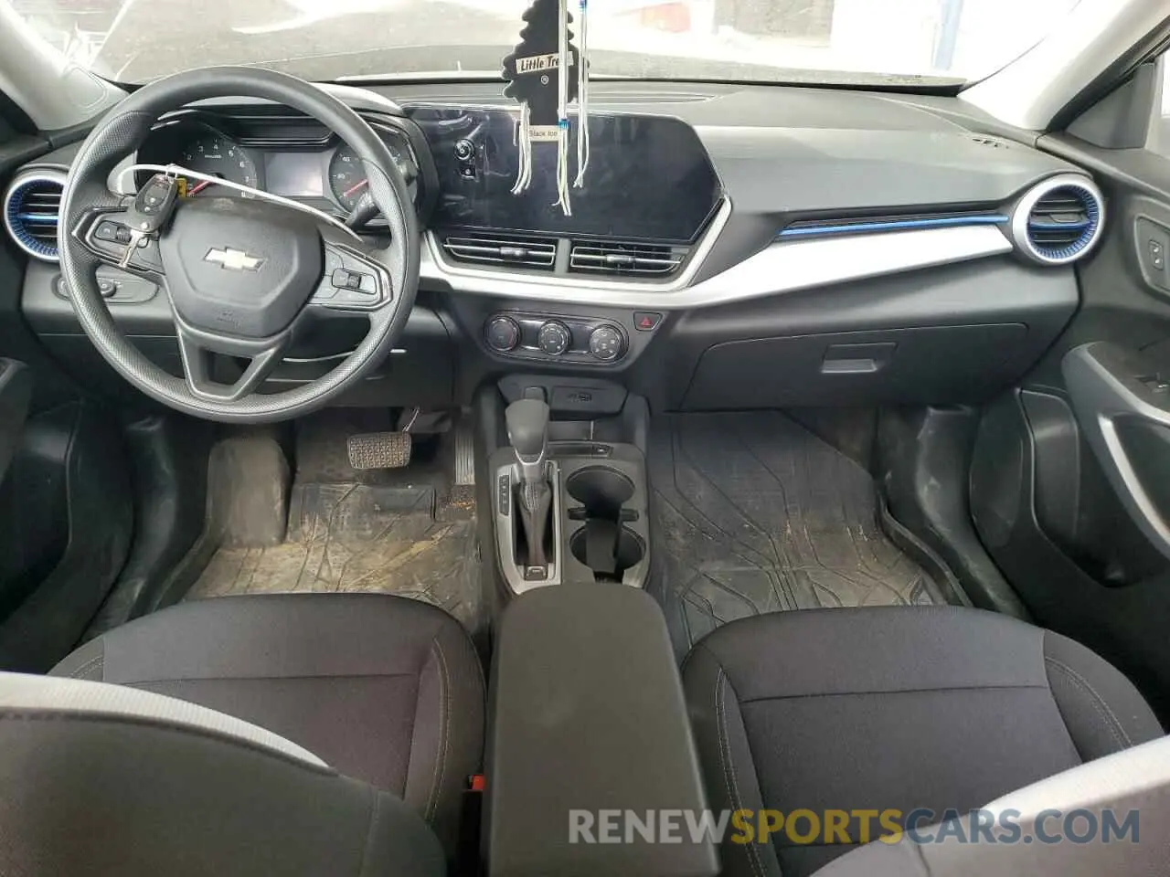 8 Photograph of a damaged car KL77LFE22RC163728 CHEVROLET TRAX 2024