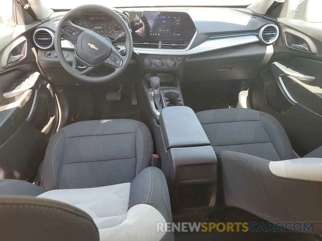 8 Photograph of a damaged car KL77LFE23RC163043 CHEVROLET TRAX 2024