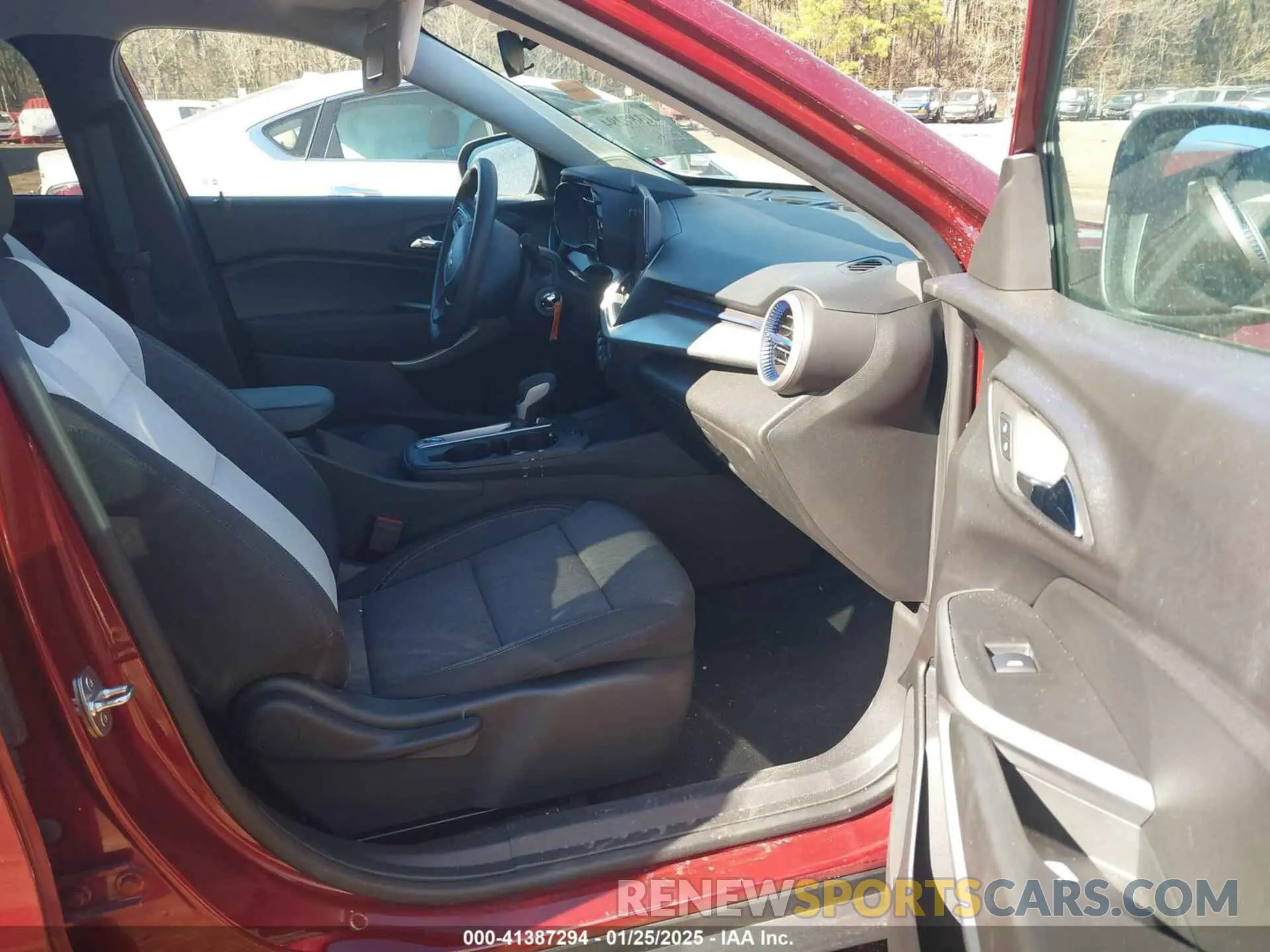 5 Photograph of a damaged car KL77LFE24RC063422 CHEVROLET TRAX 2024