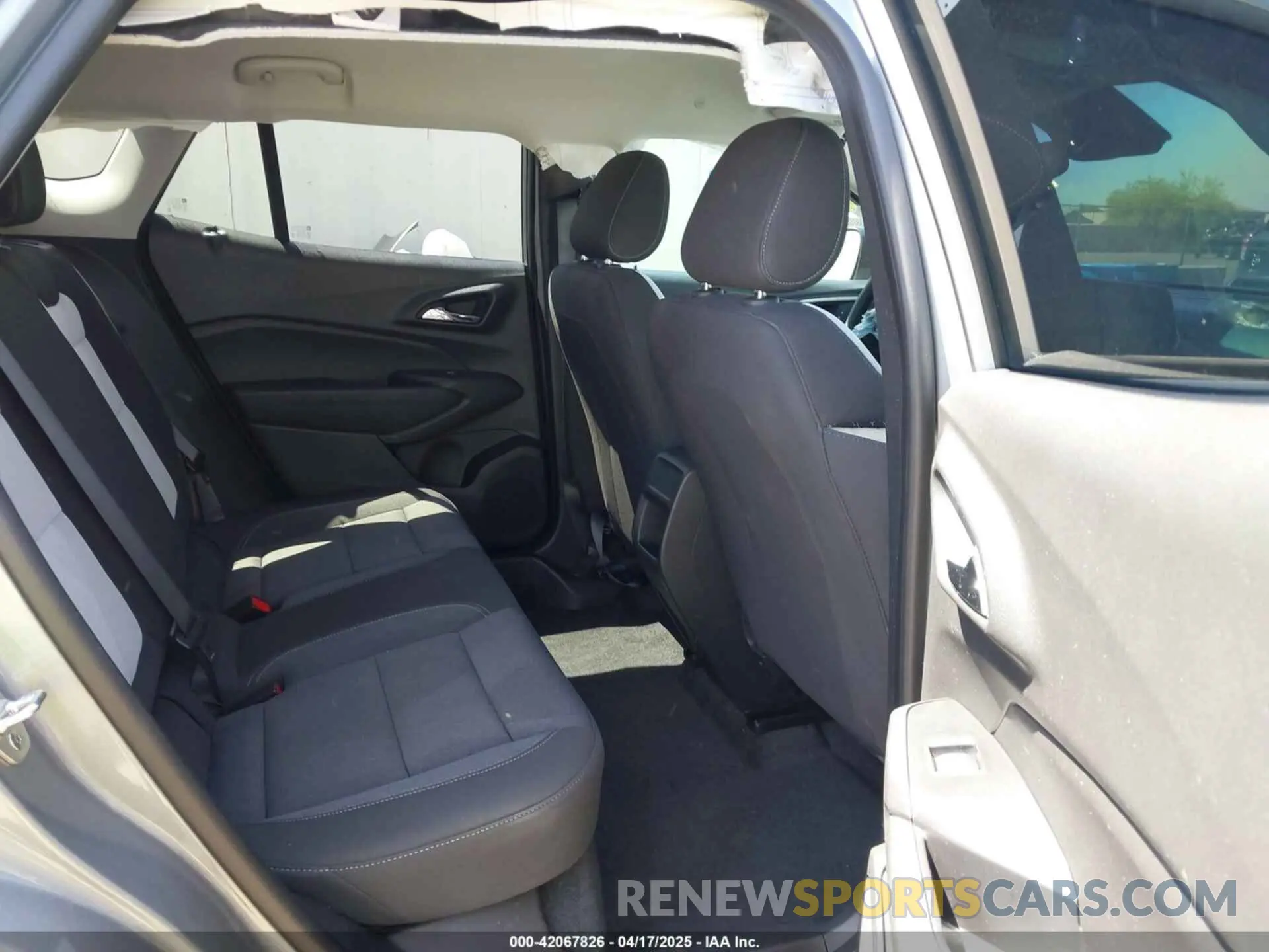 8 Photograph of a damaged car KL77LFE24RC122470 CHEVROLET TRAX 2024