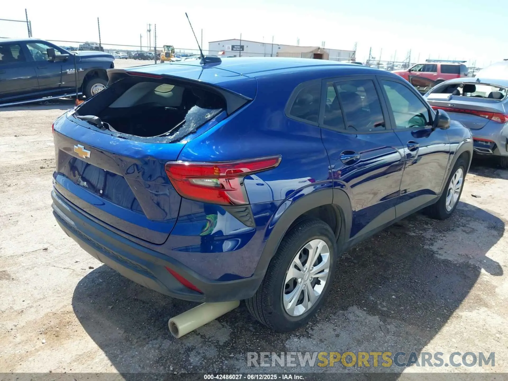 4 Photograph of a damaged car KL77LFE24RC197606 CHEVROLET TRAX 2024