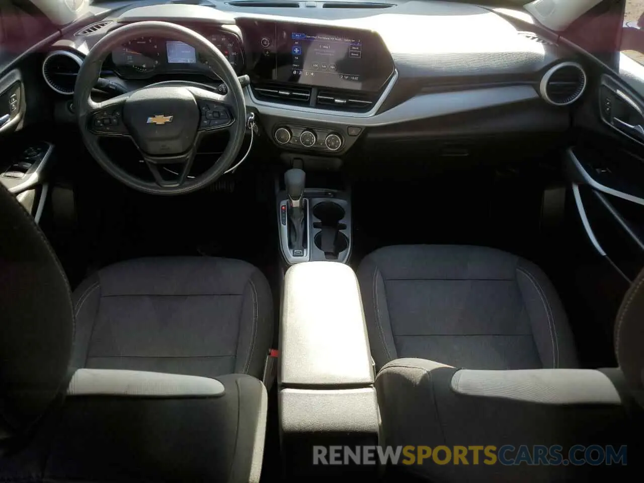 8 Photograph of a damaged car KL77LFE25RC073103 CHEVROLET TRAX 2024