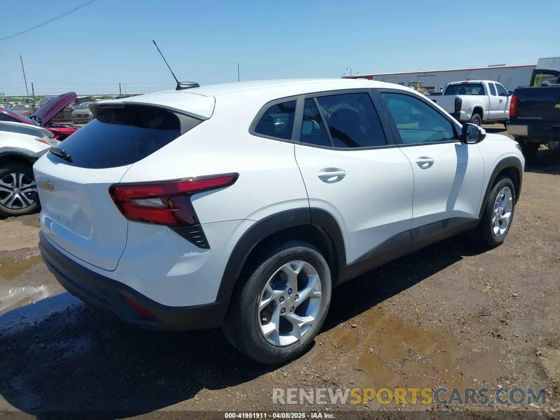 4 Photograph of a damaged car KL77LFE25RC236686 CHEVROLET TRAX 2024
