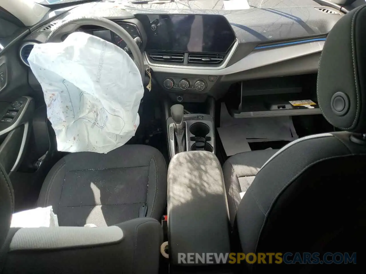 8 Photograph of a damaged car KL77LFE26RC012164 CHEVROLET TRAX 2024