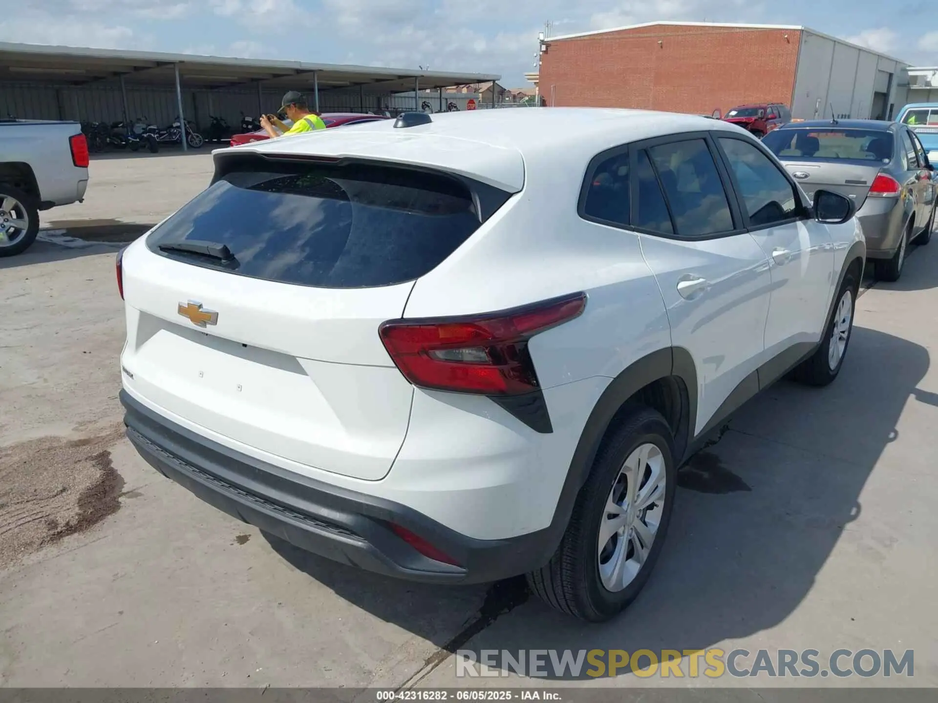 4 Photograph of a damaged car KL77LFE26RC028932 CHEVROLET TRAX 2024
