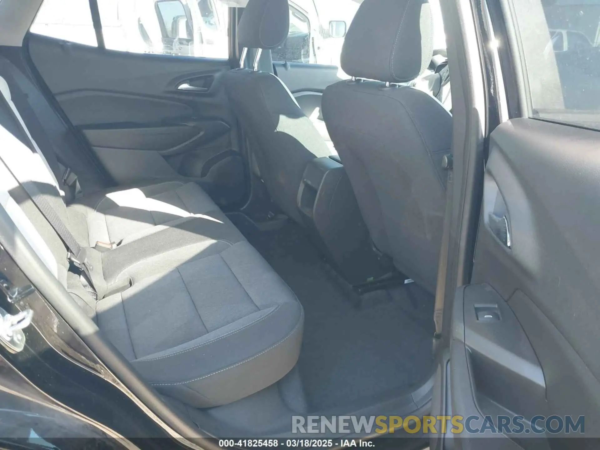 8 Photograph of a damaged car KL77LFE26RC201235 CHEVROLET TRAX 2024