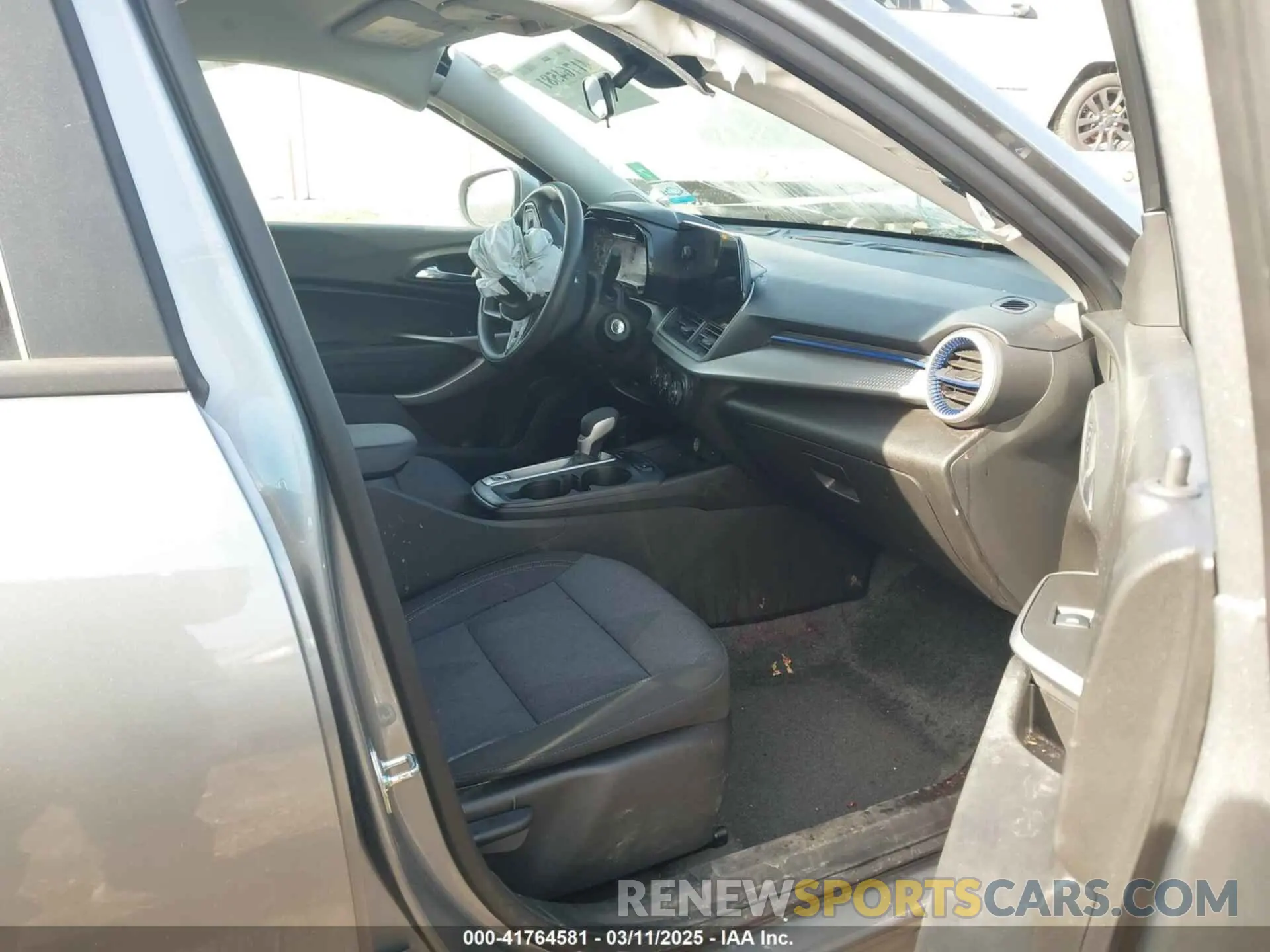 5 Photograph of a damaged car KL77LFE27RC050583 CHEVROLET TRAX 2024