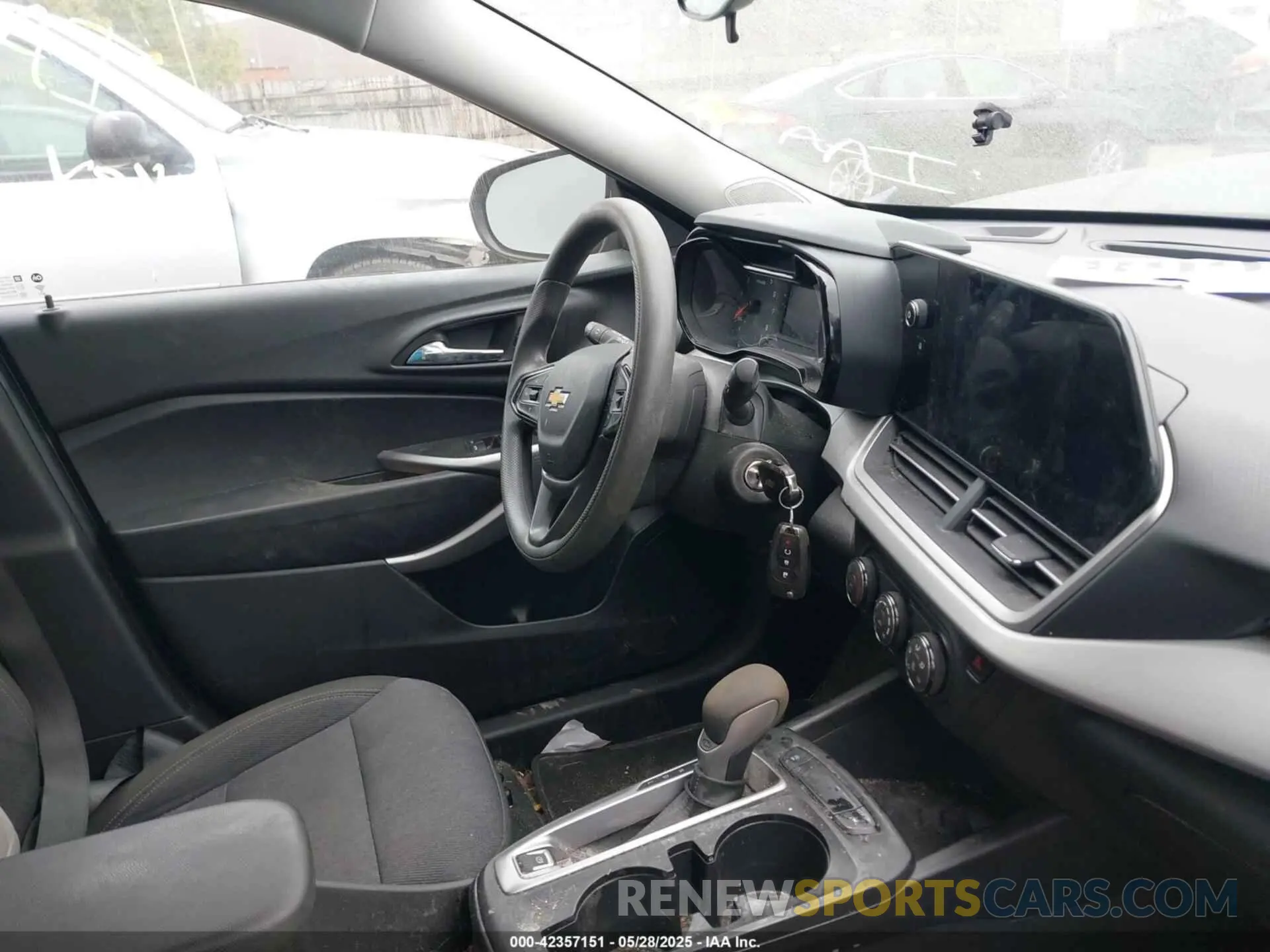 5 Photograph of a damaged car KL77LFE27RC096138 CHEVROLET TRAX 2024