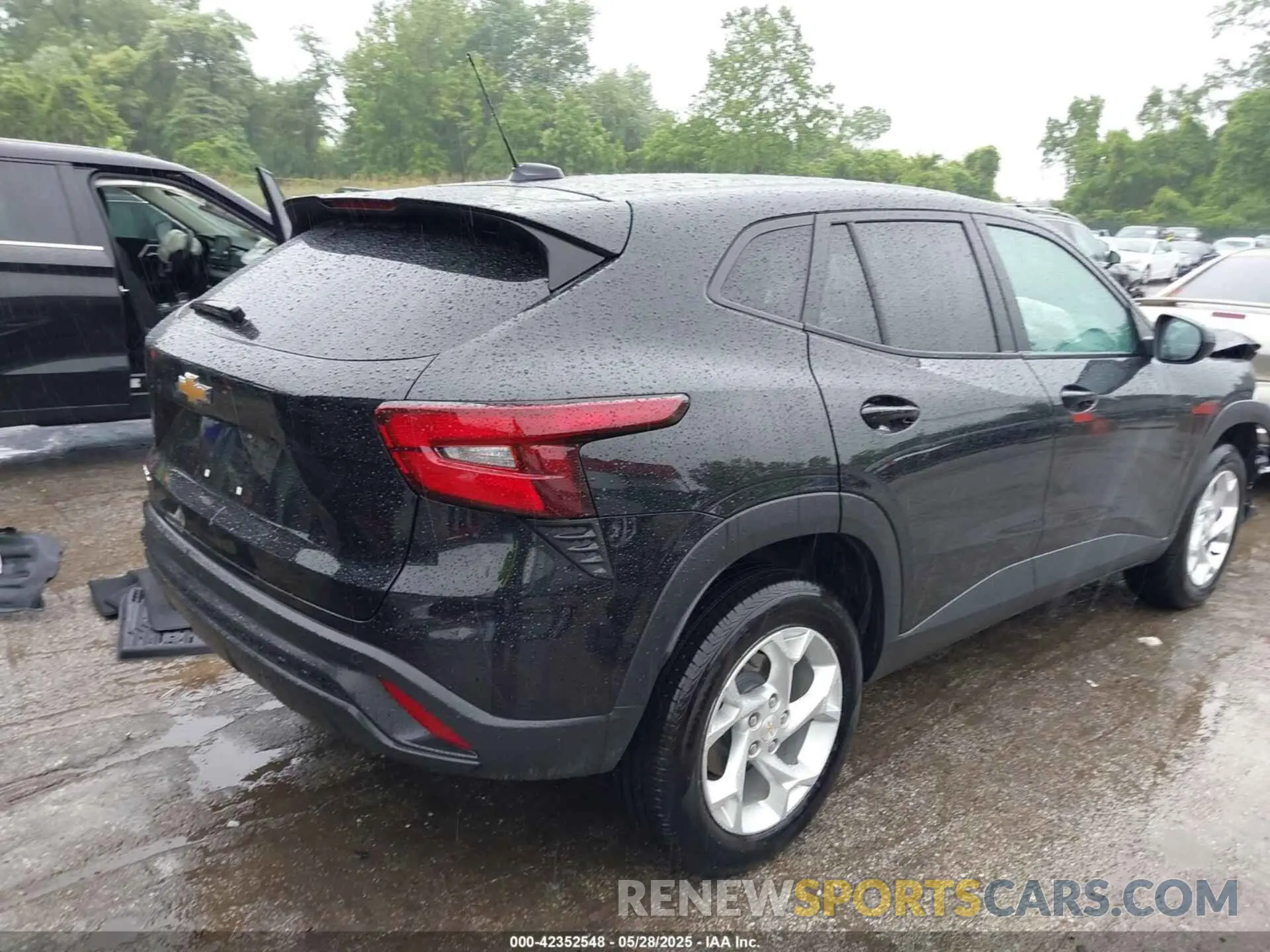 4 Photograph of a damaged car KL77LFE27RC208274 CHEVROLET TRAX 2024