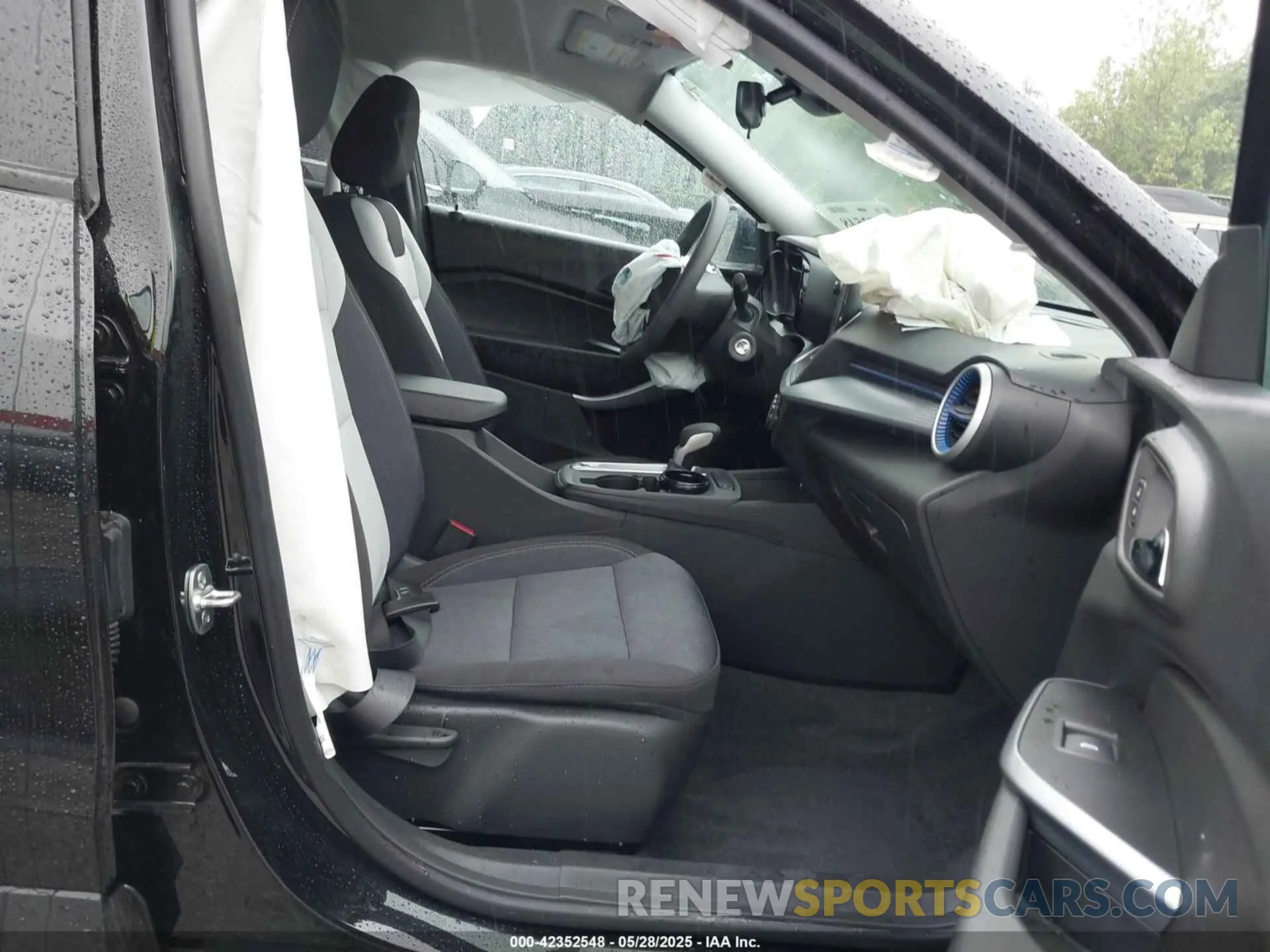 5 Photograph of a damaged car KL77LFE27RC208274 CHEVROLET TRAX 2024